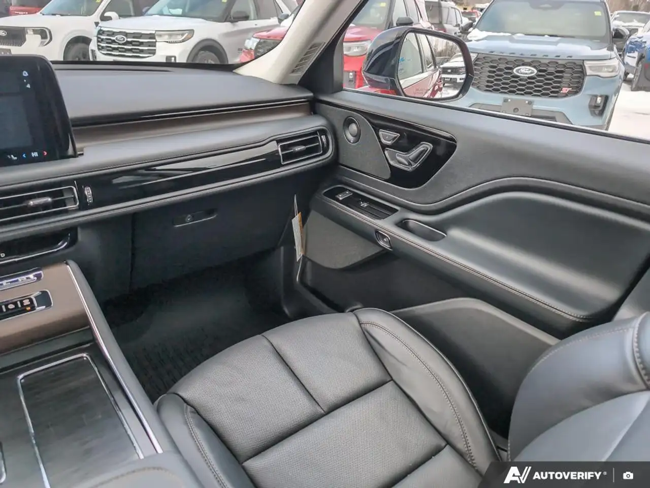 Lincoln Aviator снимка Lincoln Aviator