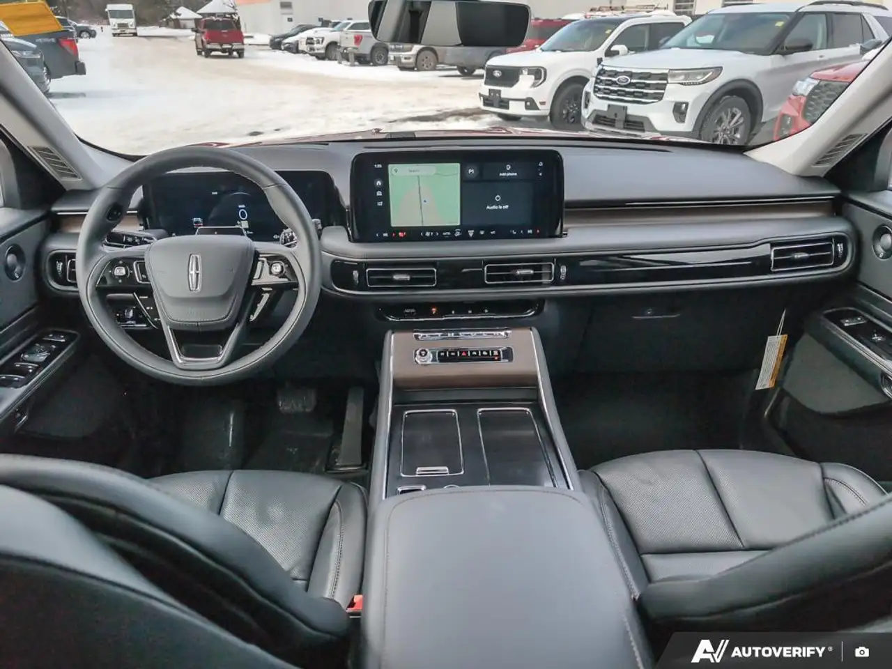 Lincoln Aviator снимка Lincoln Aviator