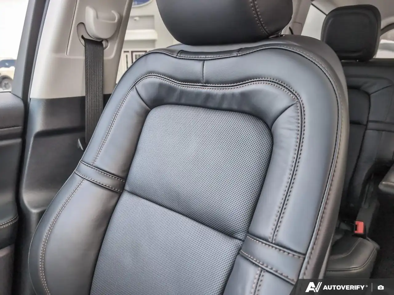 Lincoln Aviator снимка Lincoln Aviator