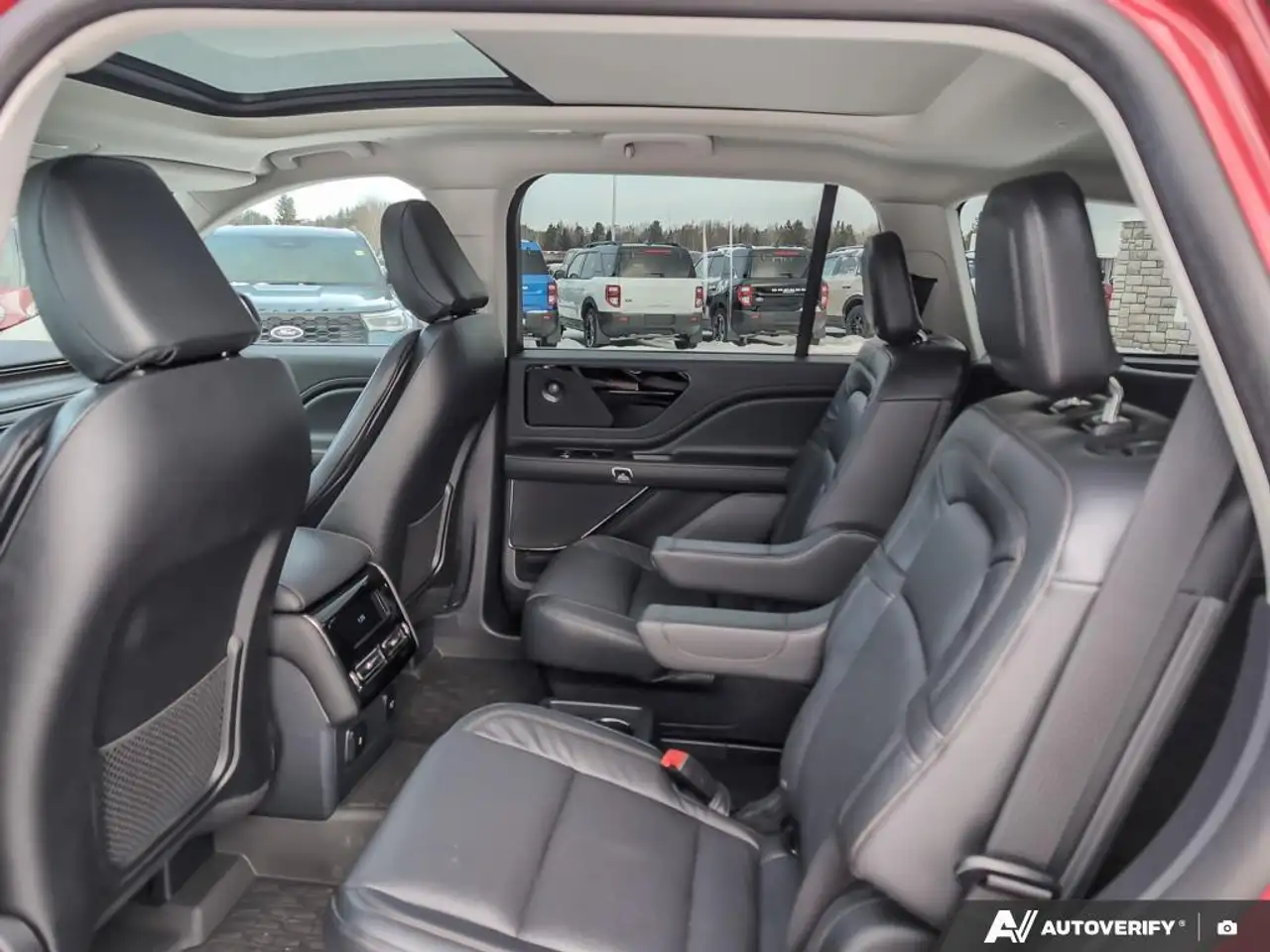 Lincoln Aviator снимка Lincoln Aviator