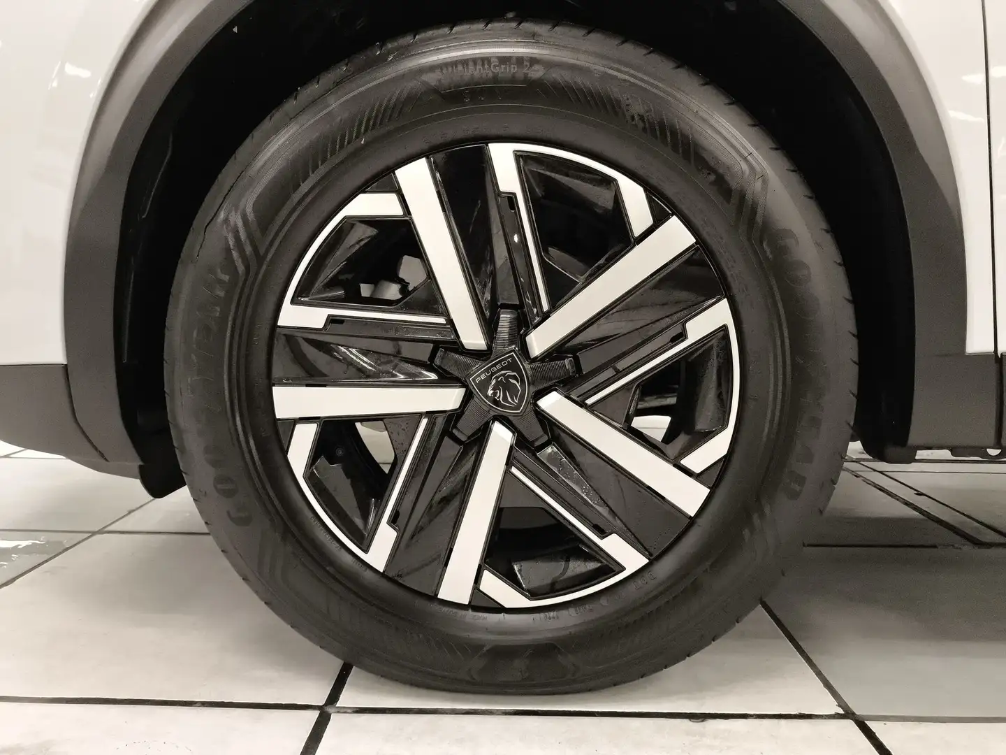 Peugeot 2008 1.2 PureTech S&S Active 100 Weiß - 2