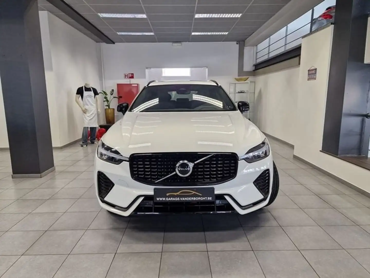 Volvo XC60 PLUS DARK HYBRID BENZINE AUTOMAAT OPEN DAK Blanco - 2