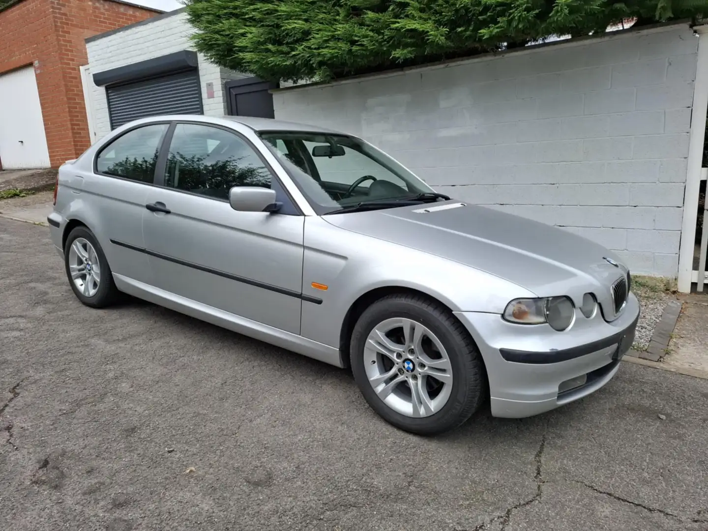 BMW 318 Compact 318td. Historique complet. 2eme proprio. Argent - 1