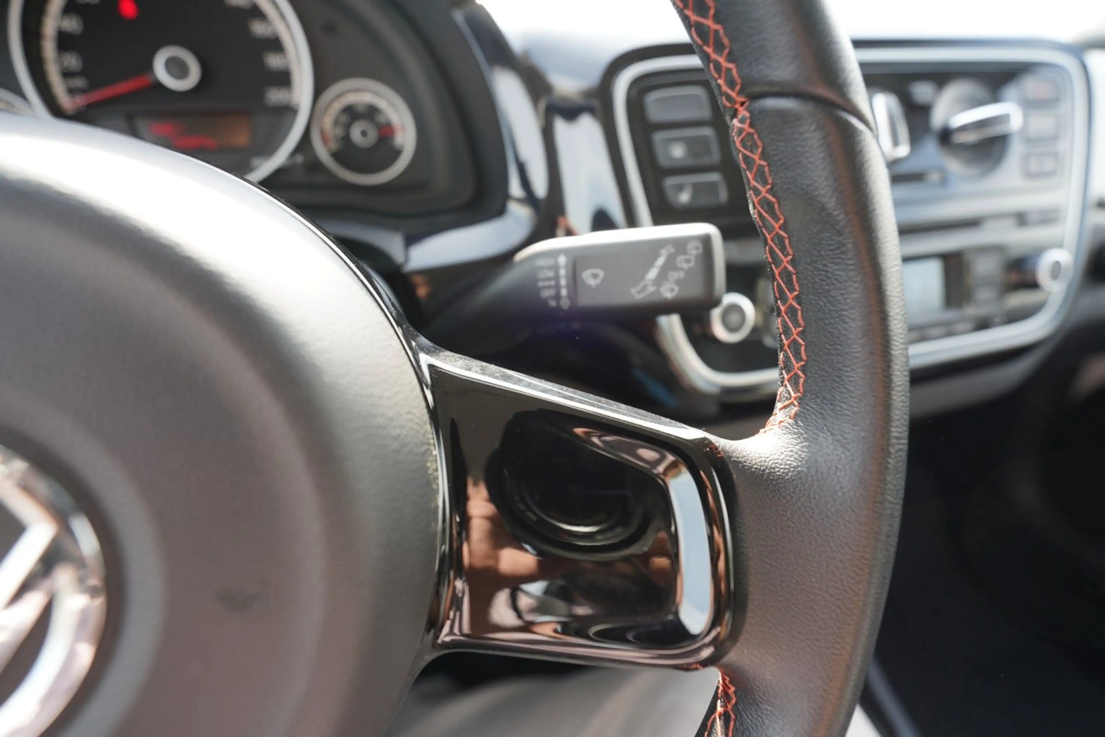 Volkswagen up! groove up!*2.Hand*Sitzheizung*Klima*Fender Sound — photo 13