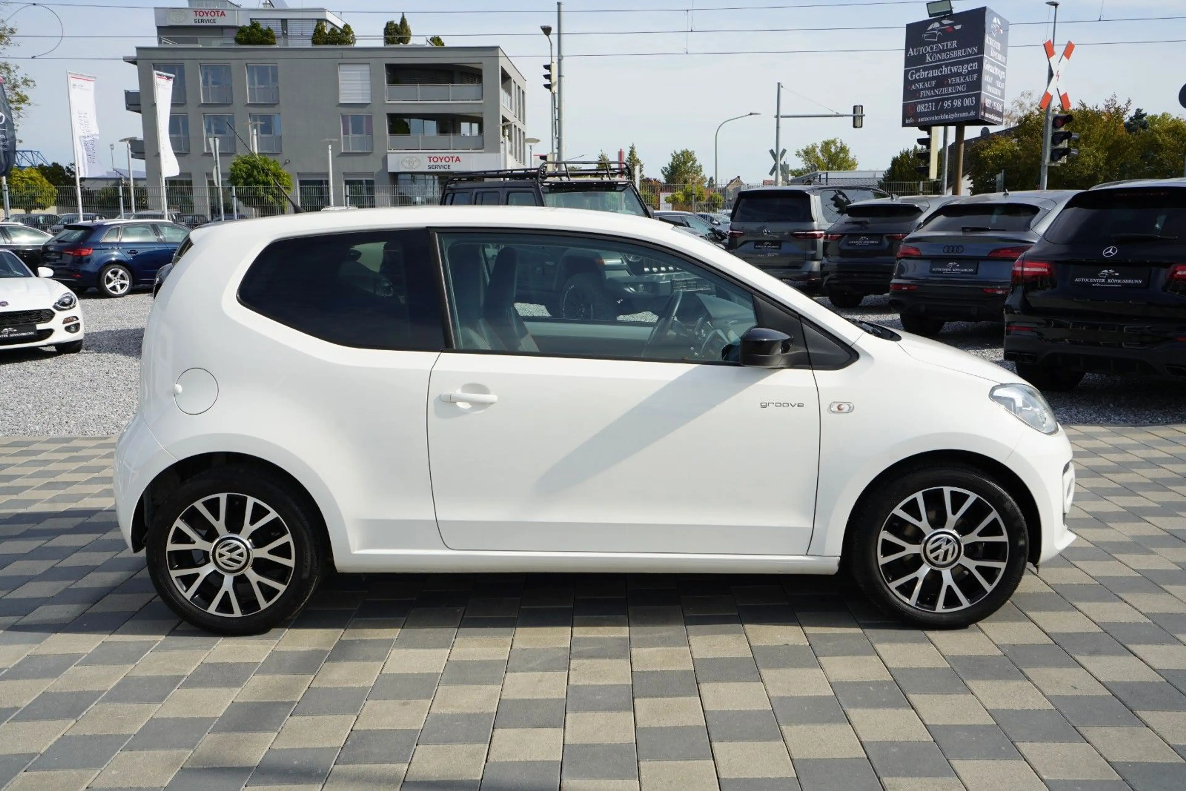 Volkswagen up! groove up!*2.Hand*Sitzheizung*Klima*Fender Sound — photo 4
