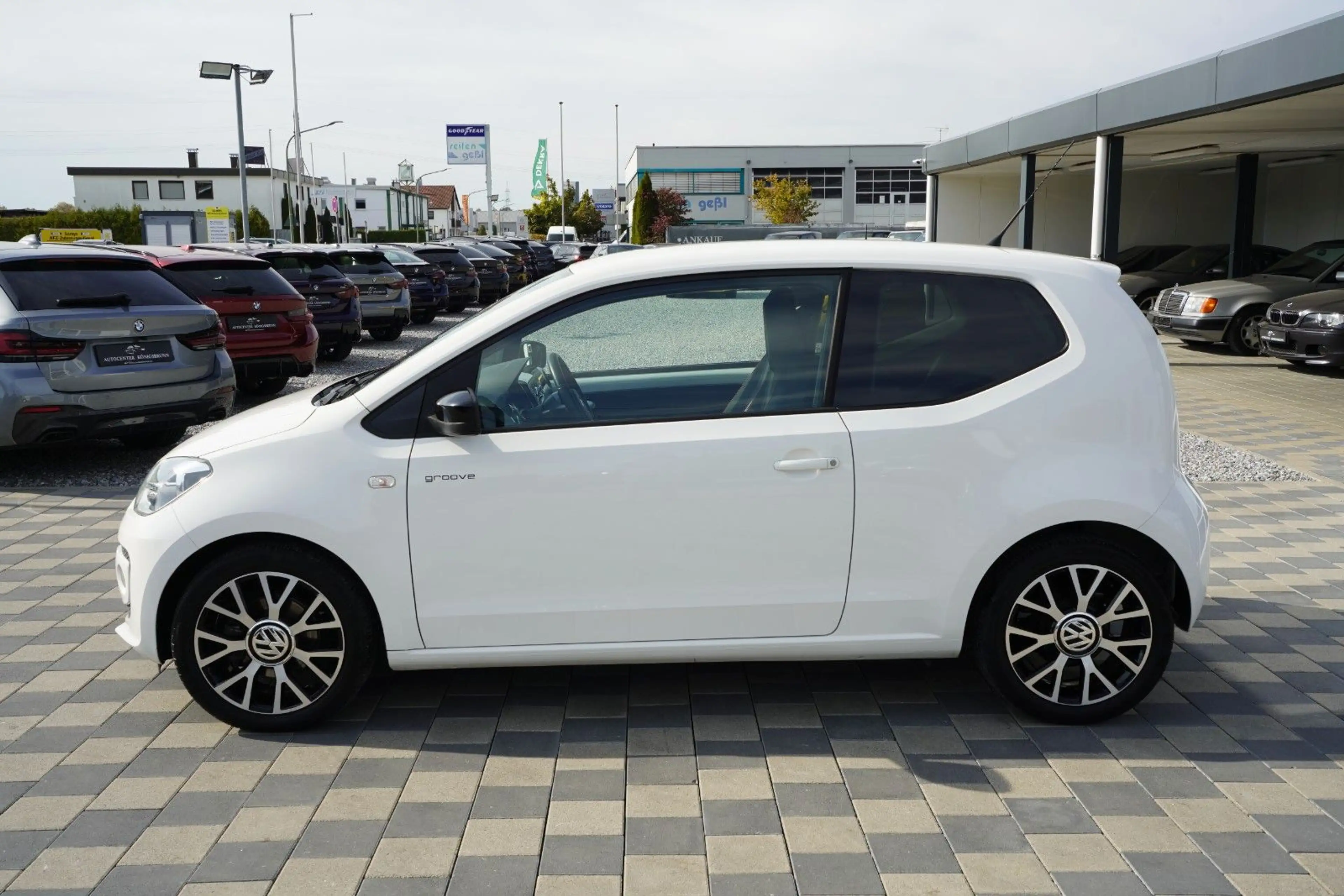 Volkswagen up! groove up!*2.Hand*Sitzheizung*Klima*Fender Sound — photo 8