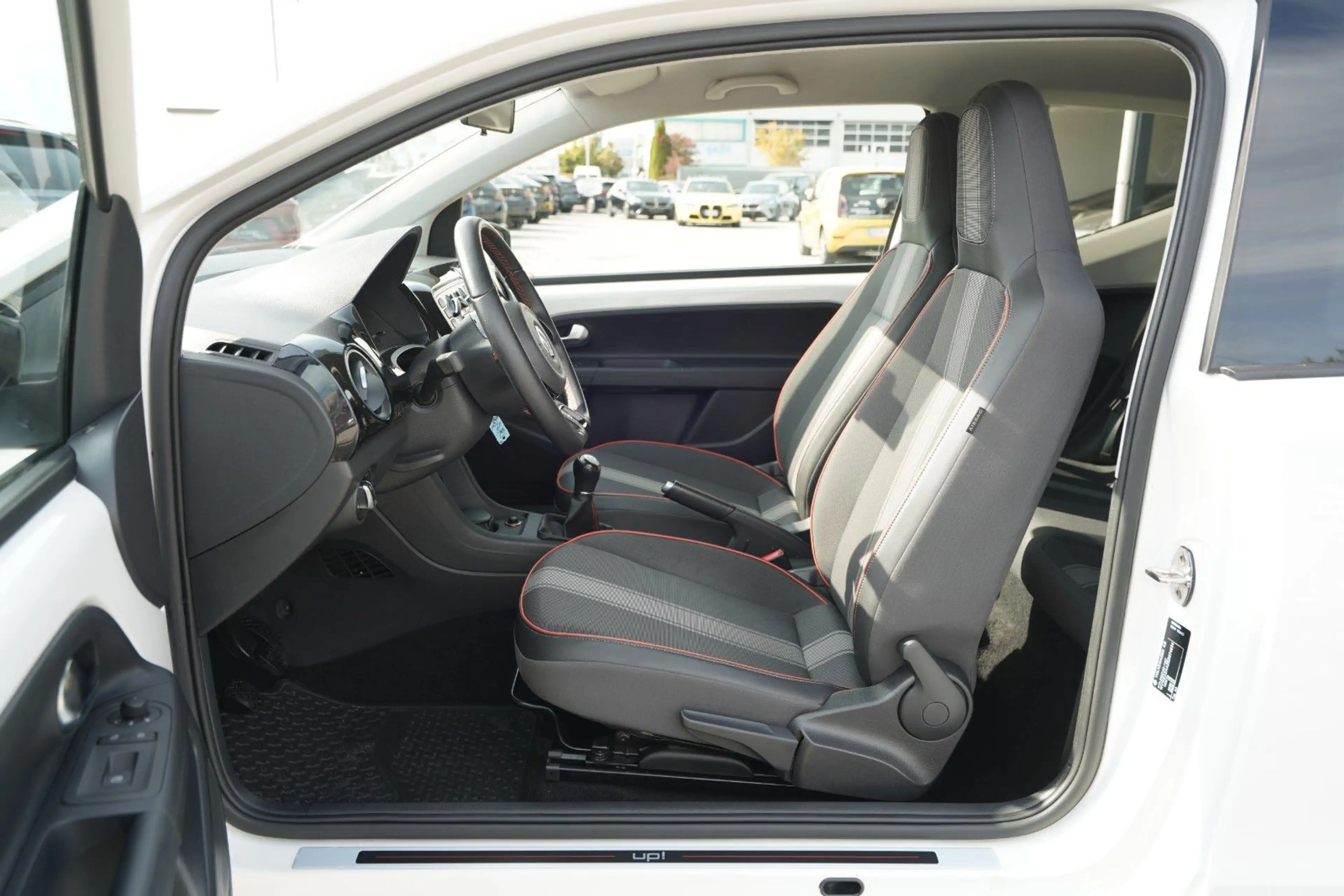 Volkswagen up! groove up!*2.Hand*Sitzheizung*Klima*Fender Sound — photo 14