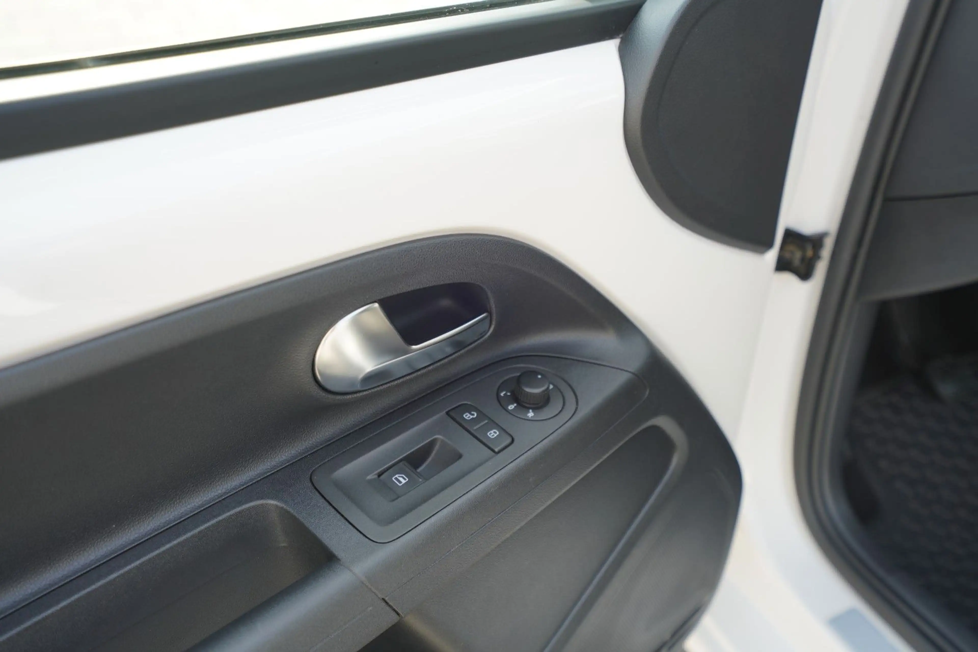 Volkswagen up! groove up!*2.Hand*Sitzheizung*Klima*Fender Sound — photo 9
