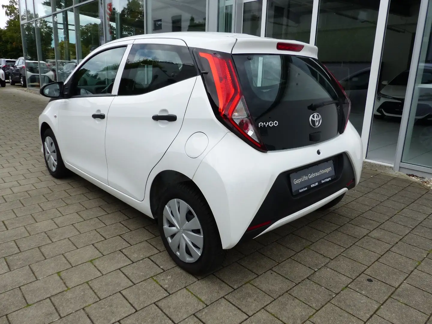 Toyota Aygo 1.0 VVT-i x-business Klima DAB Bluetooth Weiß - 2