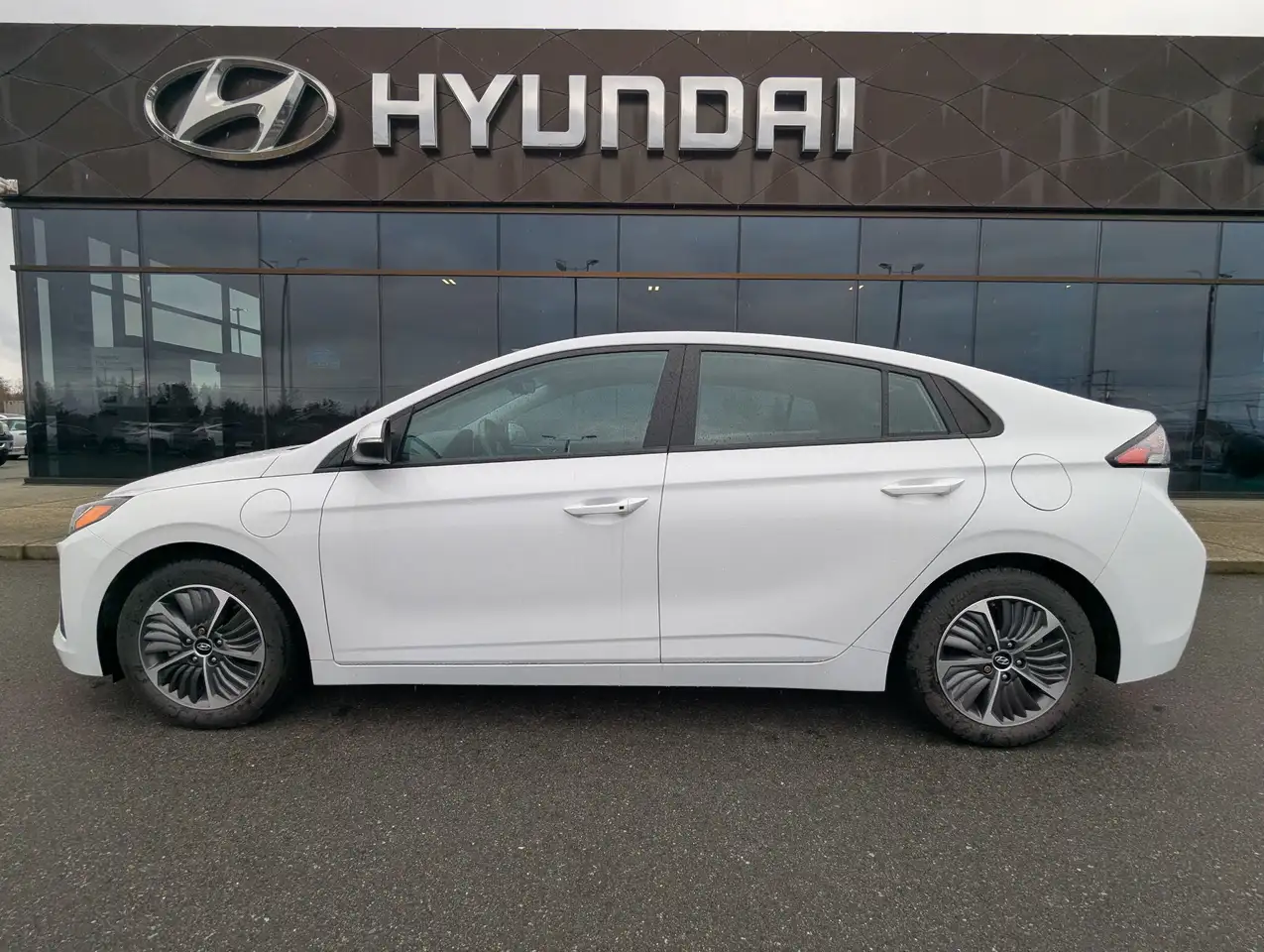 Hyundai IONIQ снимка Hyundai IONIQ
