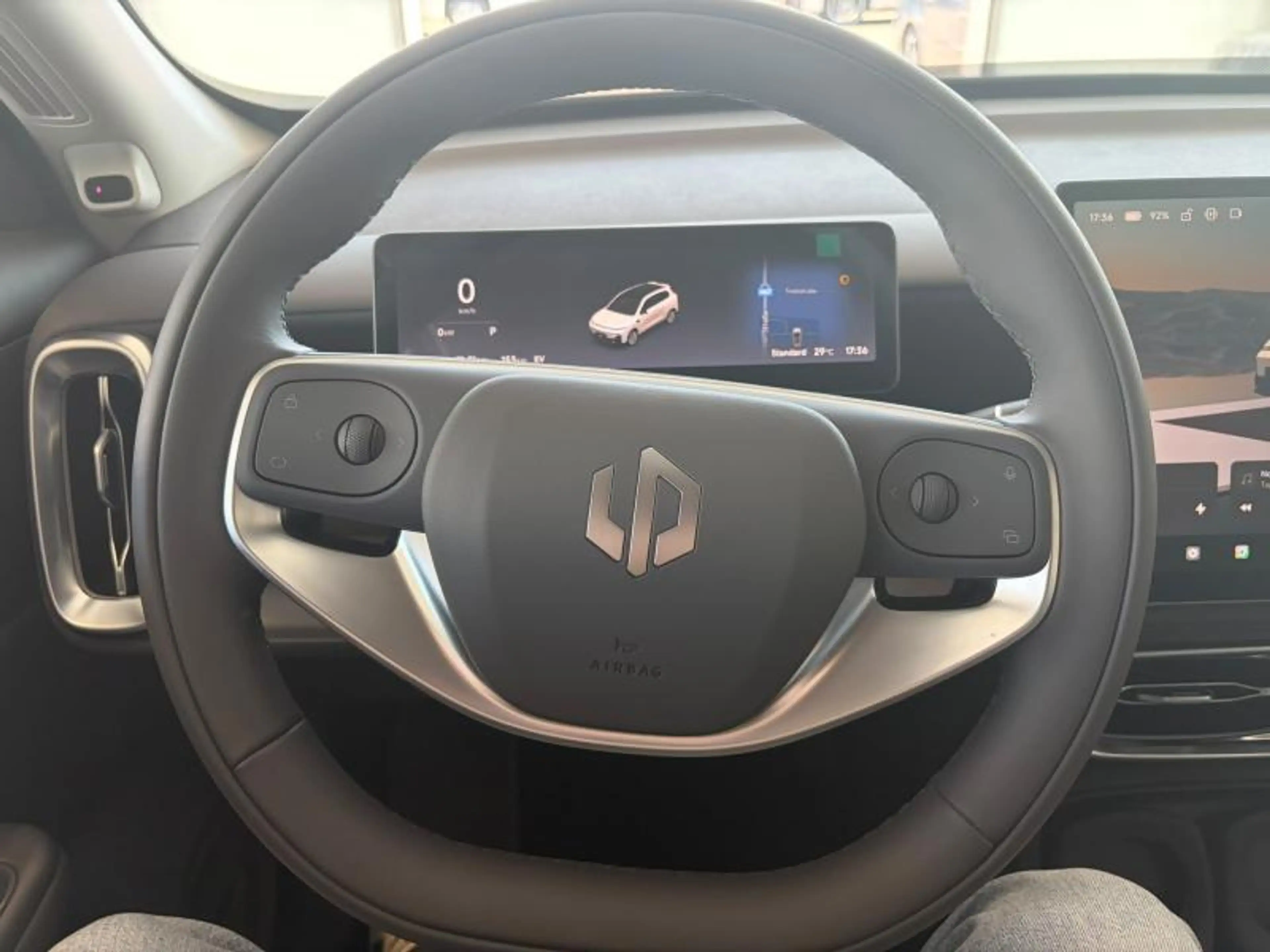Leapmotor B10 DESIGN HYBRID — photo 11