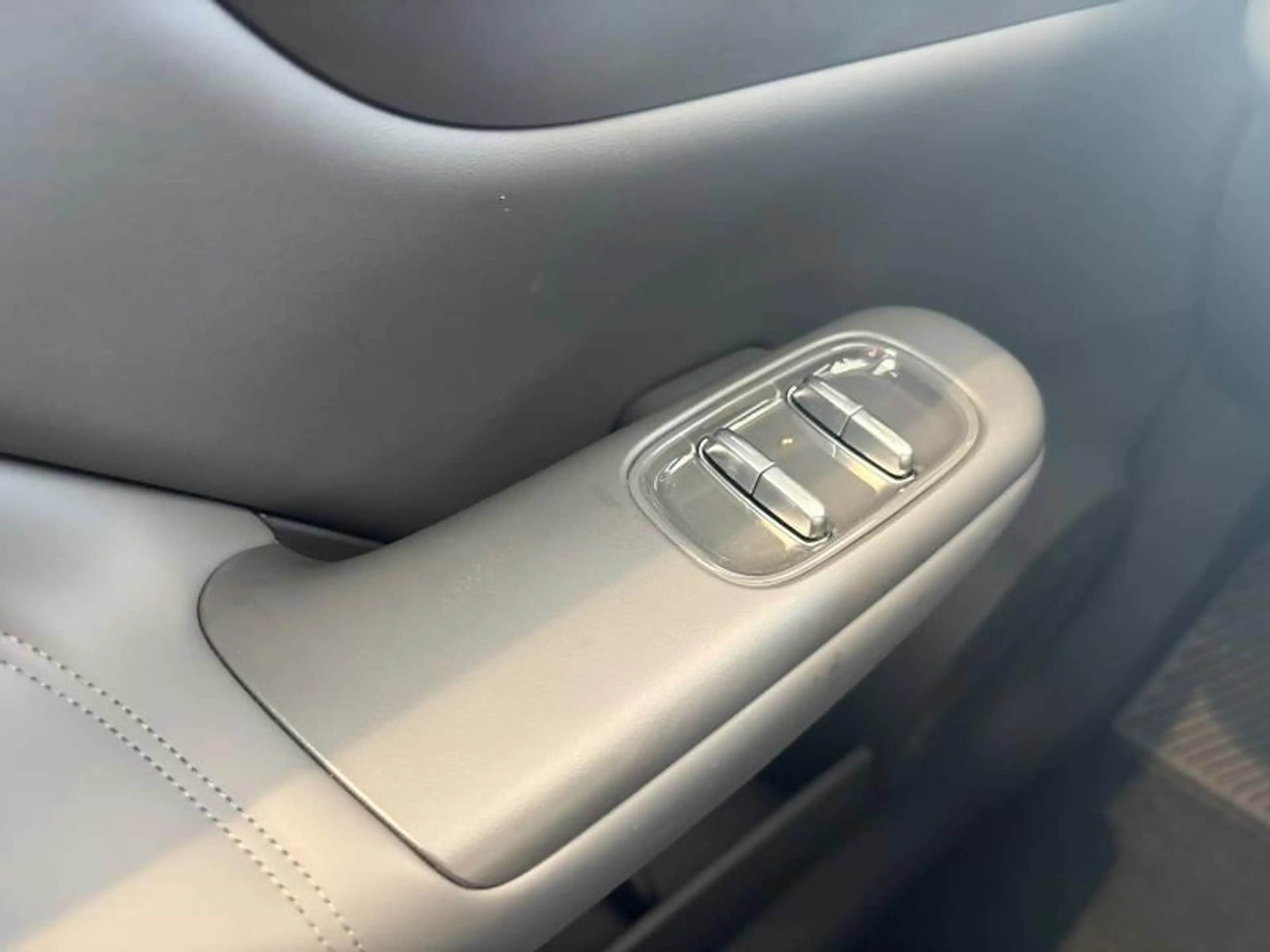 Leapmotor B10 DESIGN HYBRID — photo 9