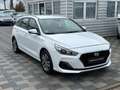 Hyundai i30 1.6 CRDI Trend Navigation R-Kamera Bianco - thumbnail 1