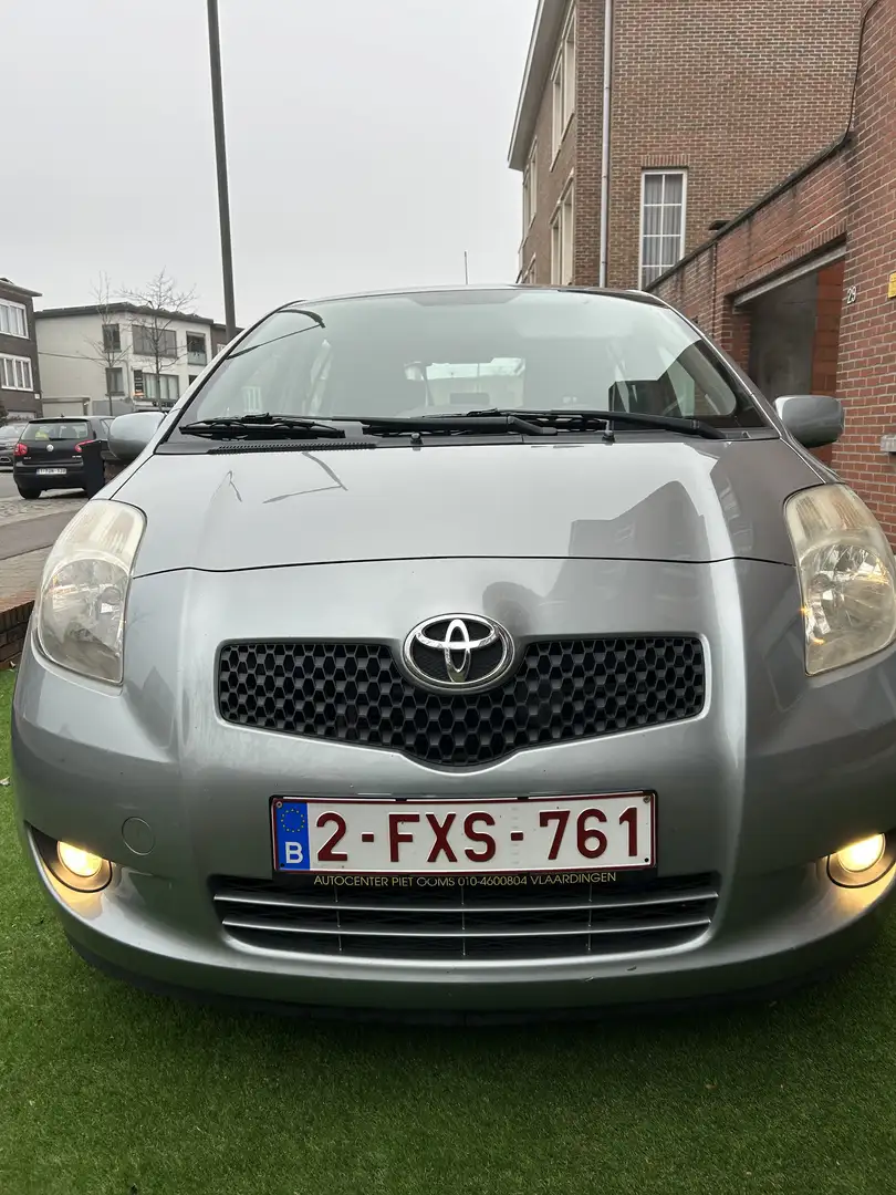 Toyota Yaris 1.3 linea luna - 1