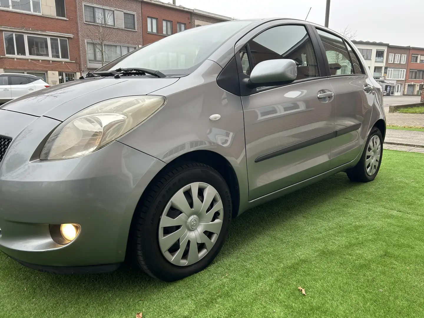 Toyota Yaris 1.3 linea luna - 2