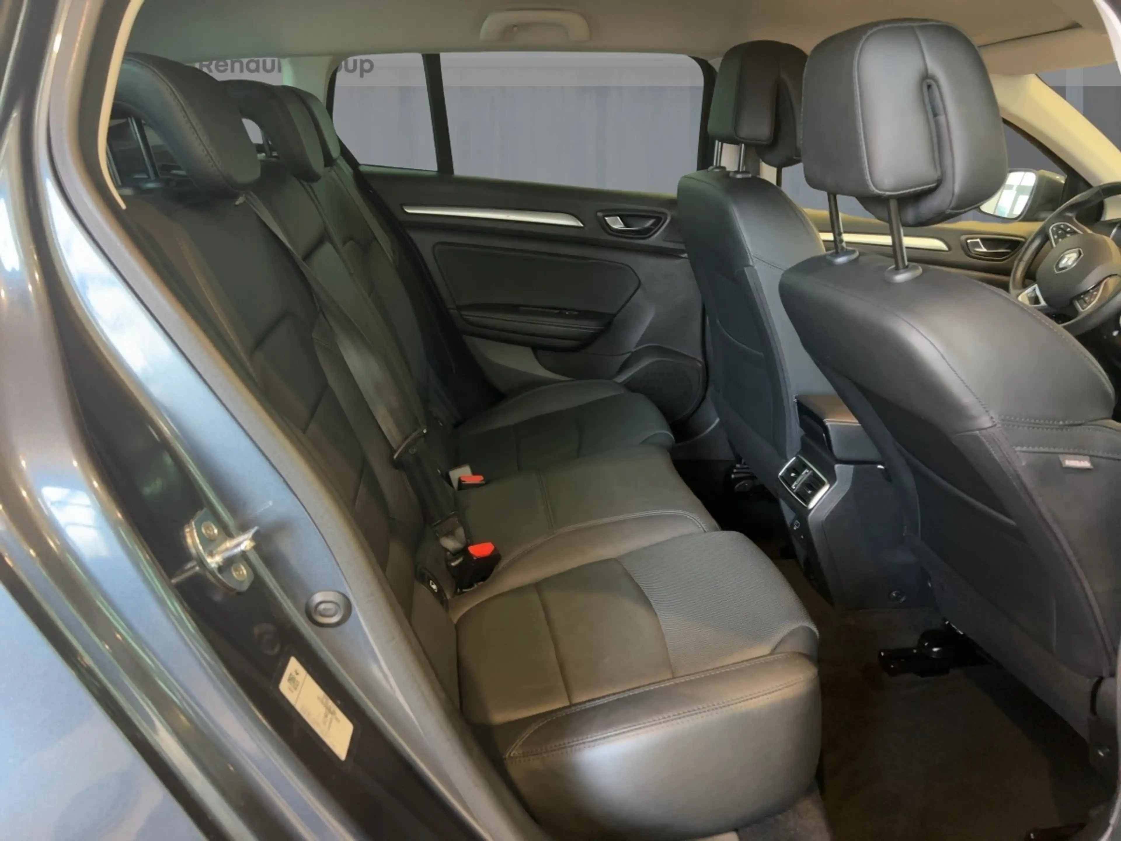 Renault Megane Grandtour INTENS E-TECH Plug-in 160 SHZ PDC — photo 9