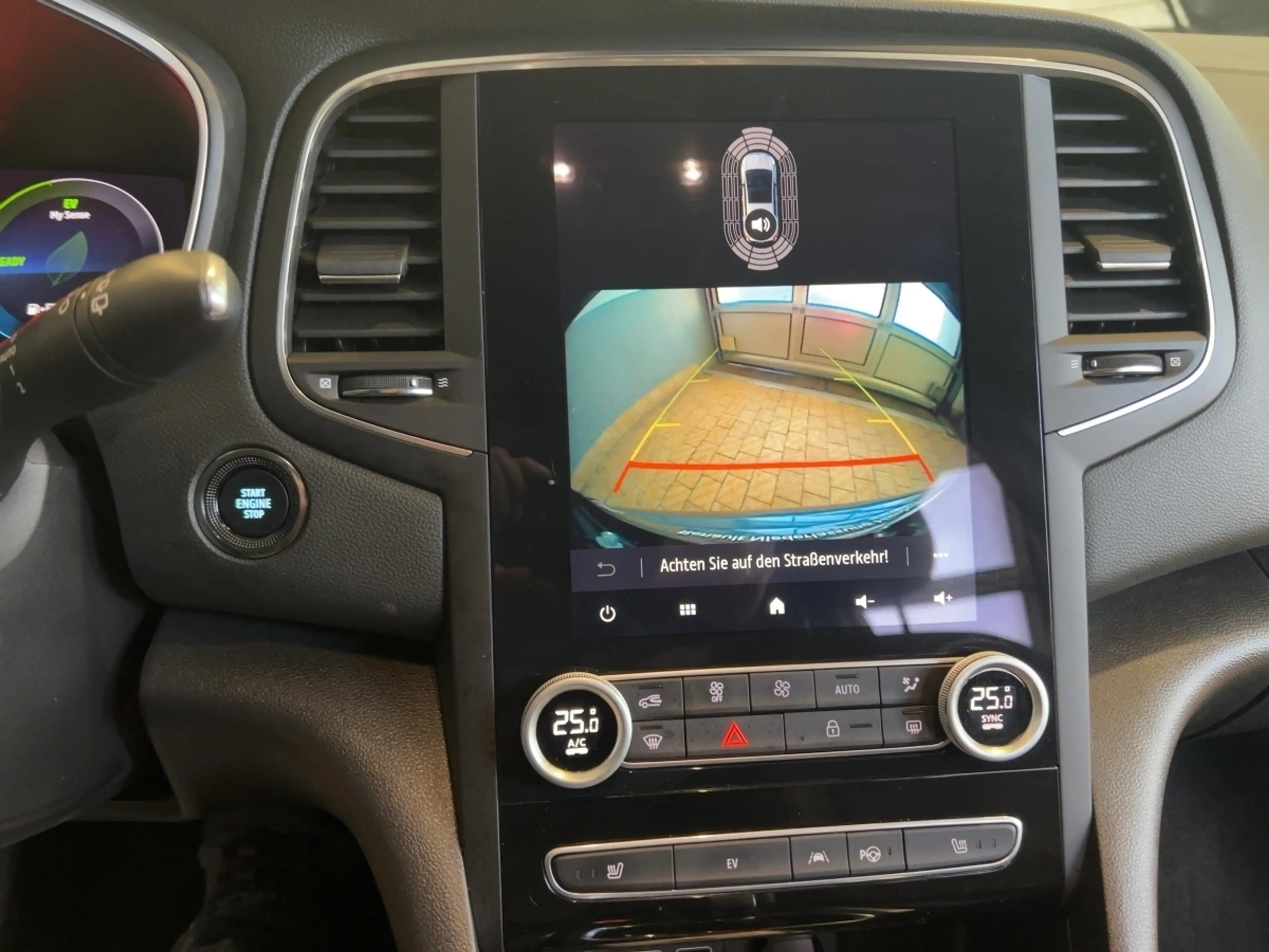 Renault Megane Grandtour INTENS E-TECH Plug-in 160 SHZ PDC — photo 13