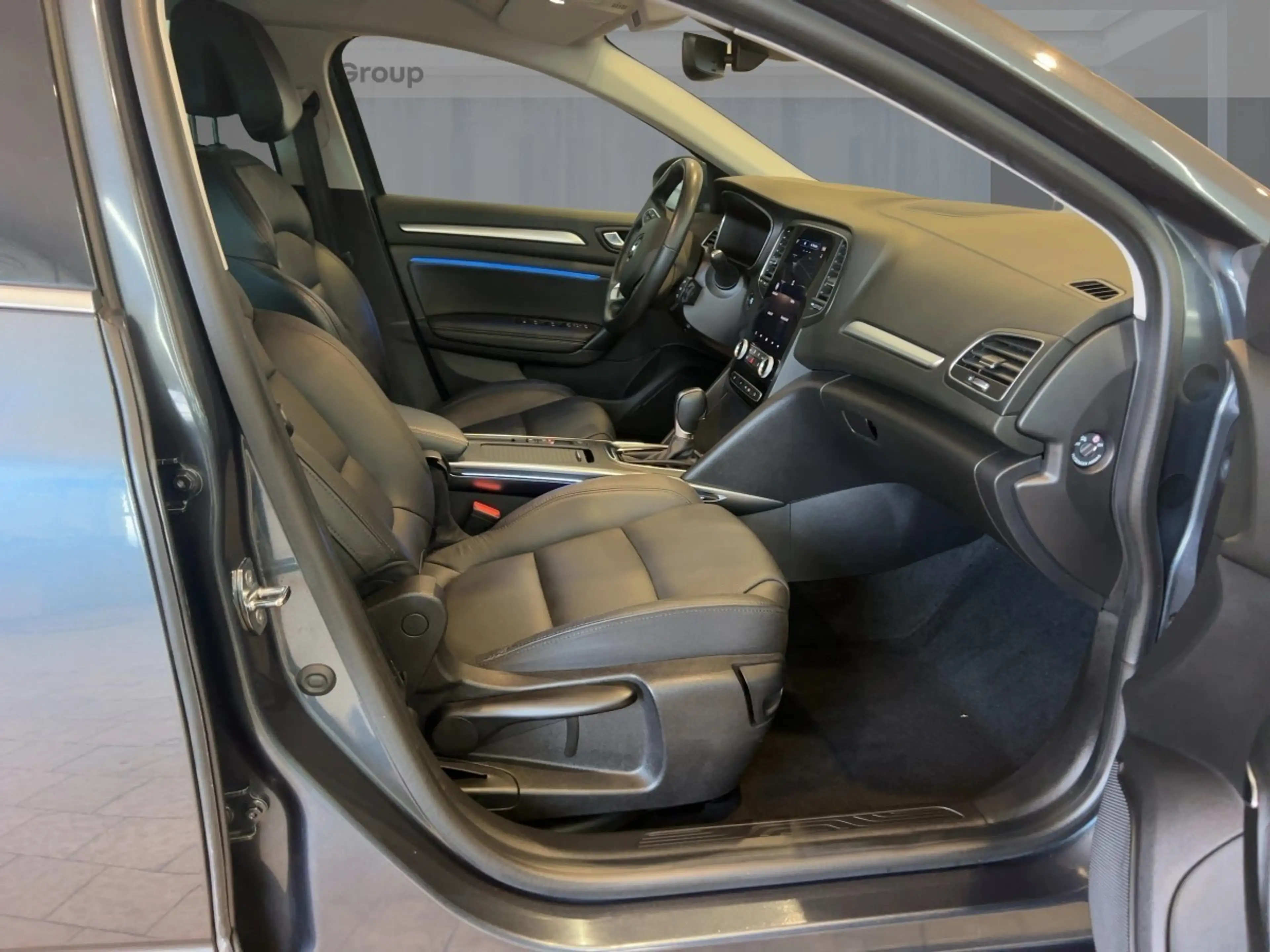 Renault Megane Grandtour INTENS E-TECH Plug-in 160 SHZ PDC — photo 8
