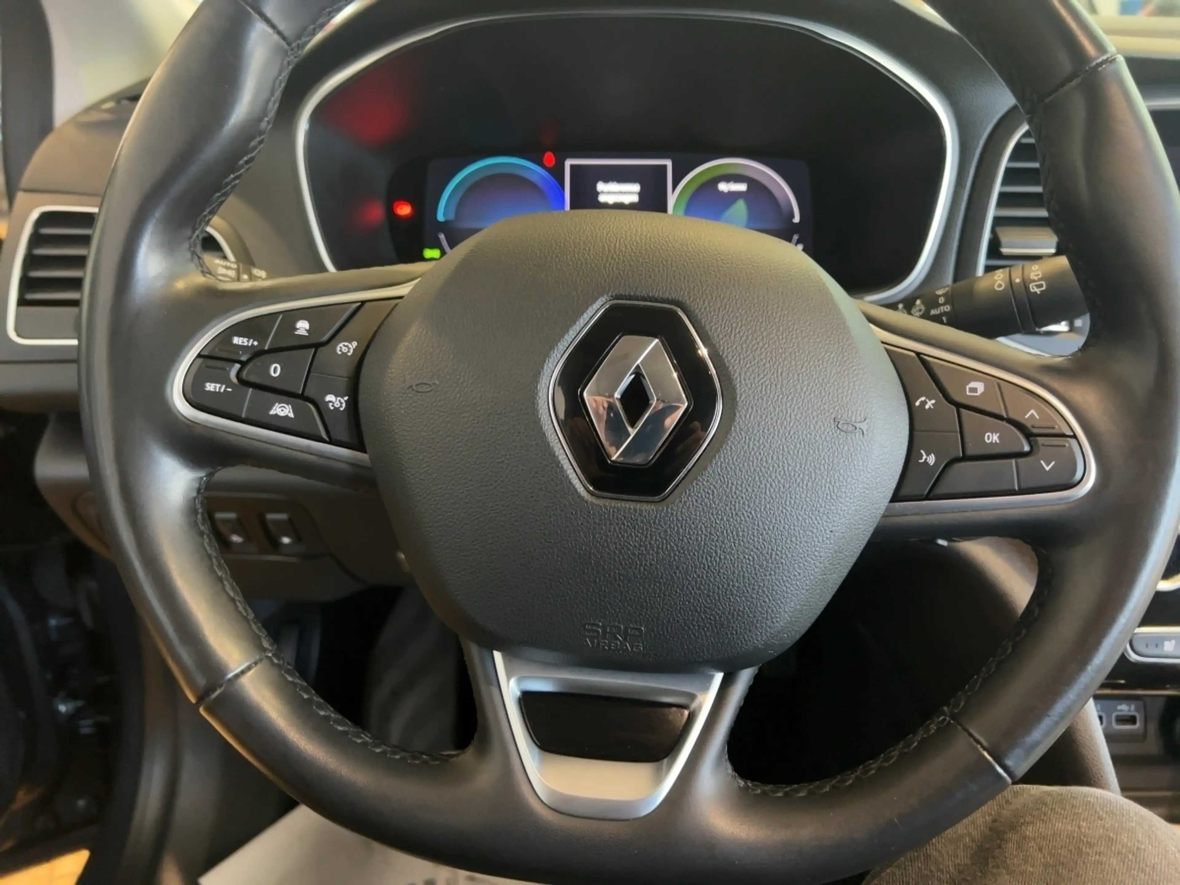 Renault Megane Grandtour INTENS E-TECH Plug-in 160 SHZ PDC — photo 14