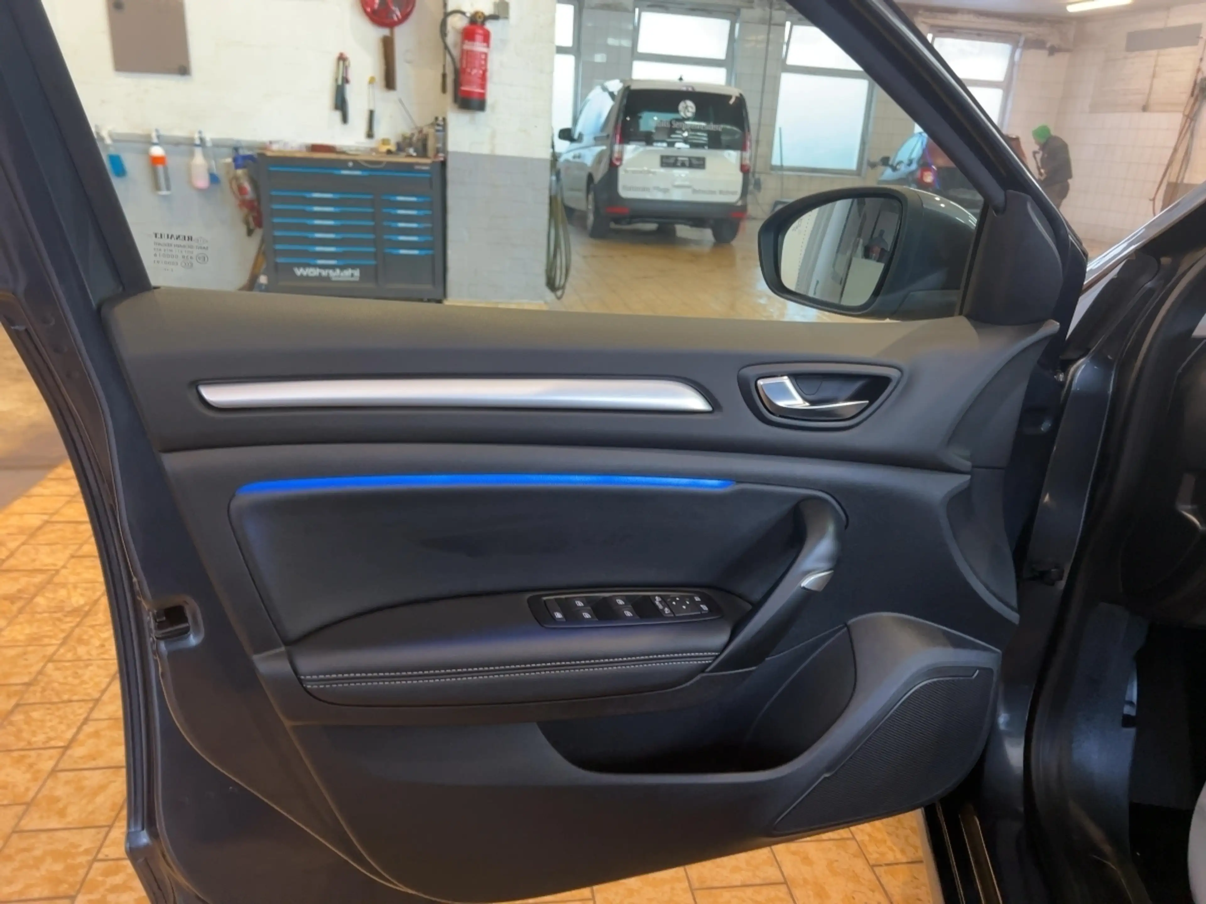 Renault Megane Grandtour INTENS E-TECH Plug-in 160 SHZ PDC — photo 16