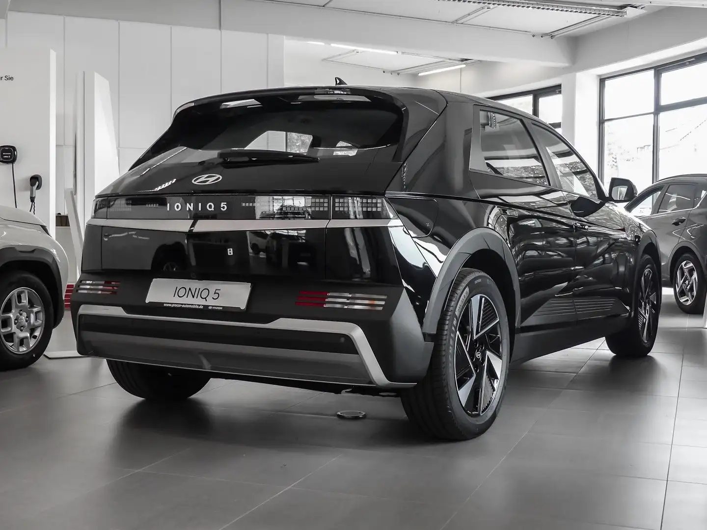 Hyundai IONIQ 5 MY25 84 kWh Dynamiq el. HEckklappe Schwarz - 2