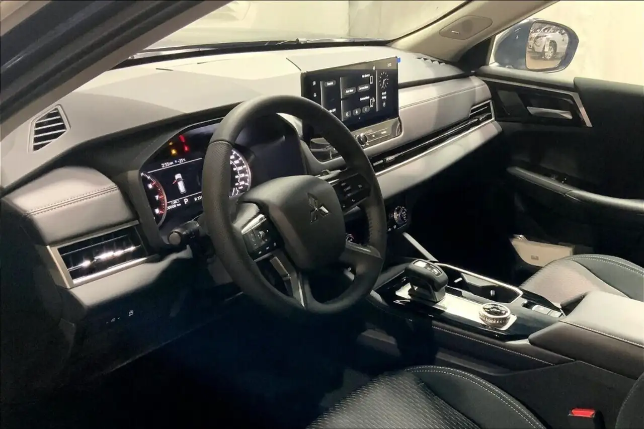 Mitsubishi Outlander снимка Mitsubishi Outlander
