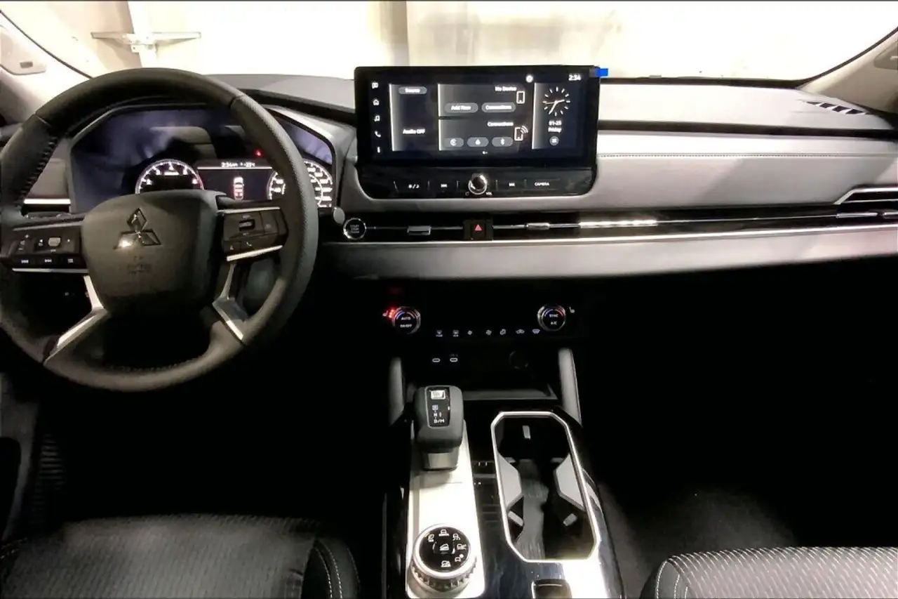 Mitsubishi Outlander снимка Mitsubishi Outlander