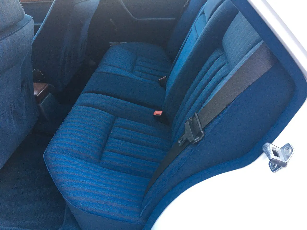 Mercedes-Benz 200 E 1er Zustand Oldtimergutachten, foto 10