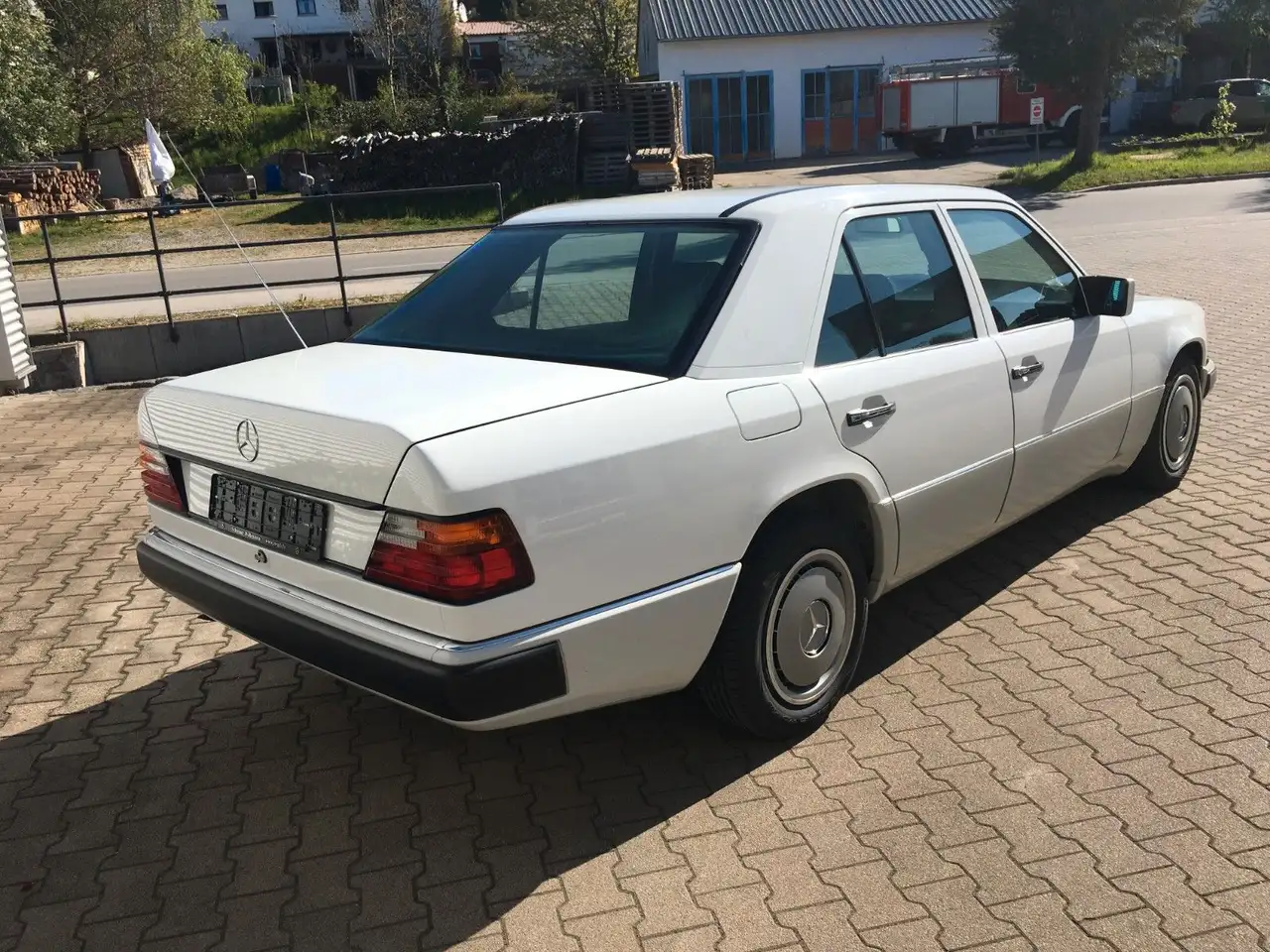 Mercedes-Benz 200 E 1er Zustand Oldtimergutachten, foto 5