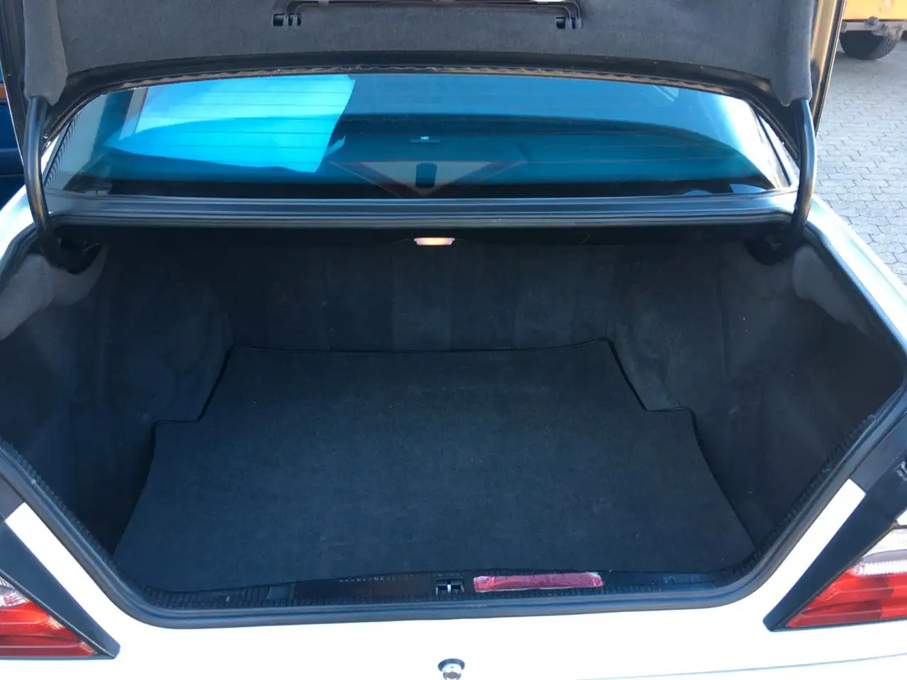 Mercedes-Benz 200 E 1er Zustand Oldtimergutachten, foto 11