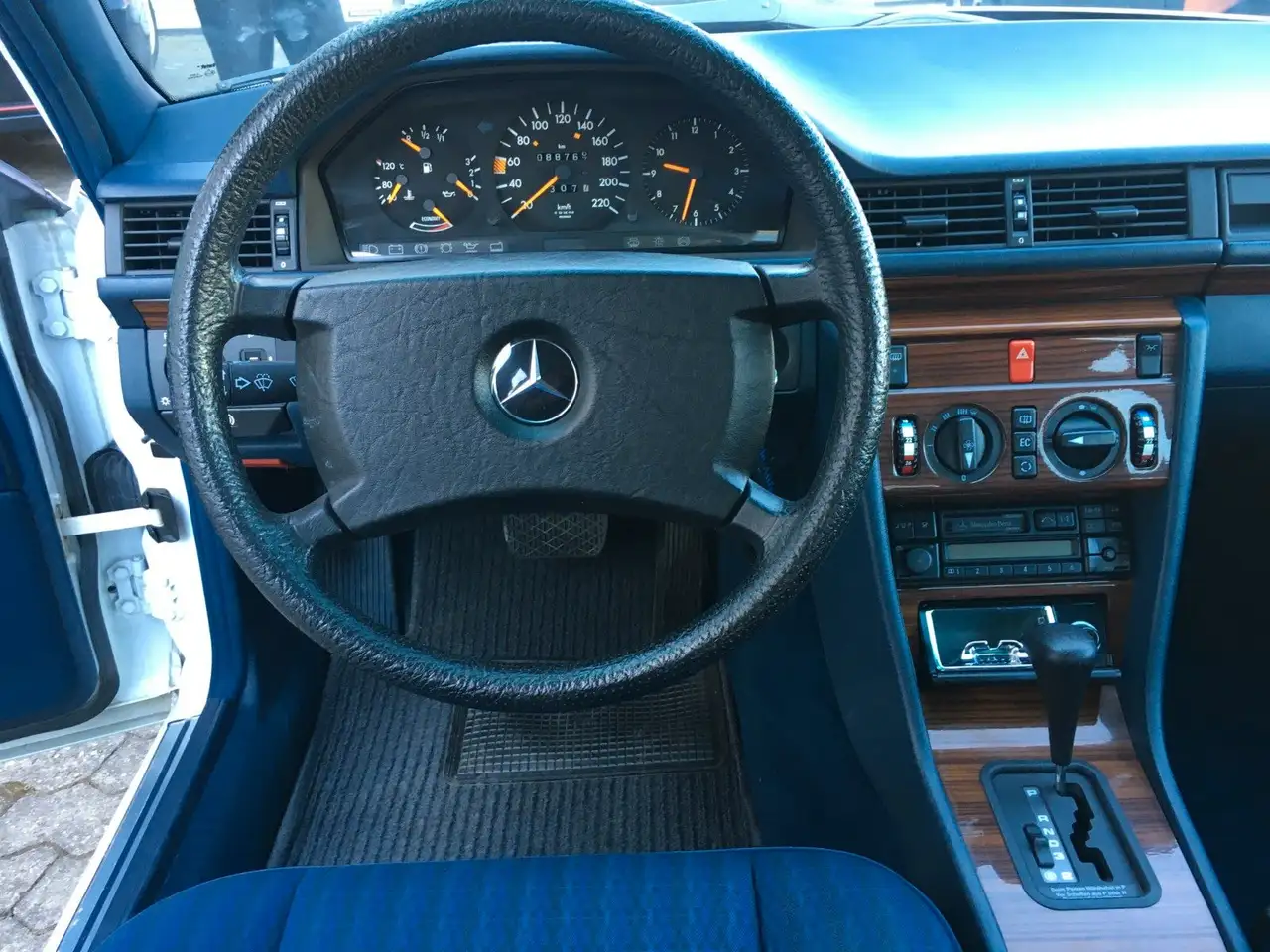 Mercedes-Benz 200 E 1er Zustand Oldtimergutachten, foto 9