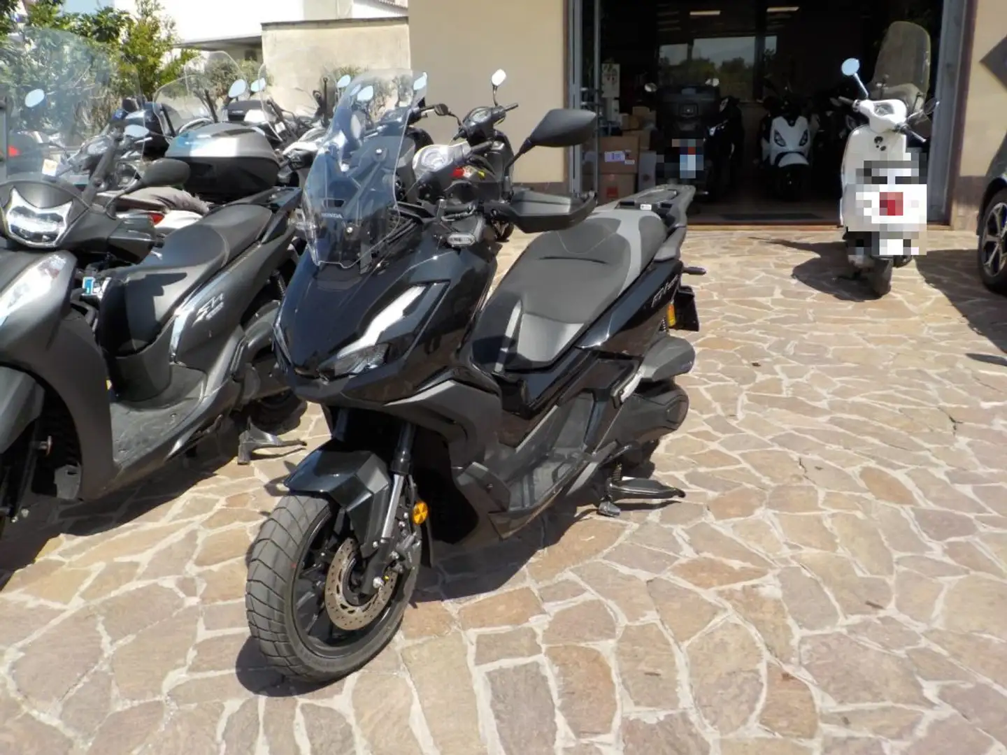 Honda ADV 350 Anno 2025 Nero - 2