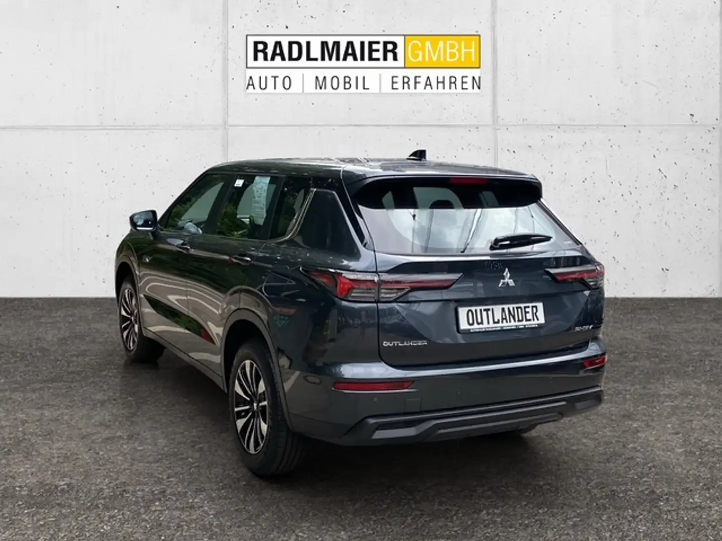 Mitsubishi Outlander Mitsubishi Plug-in Hybrid BASIS 2.4 Grau - 2