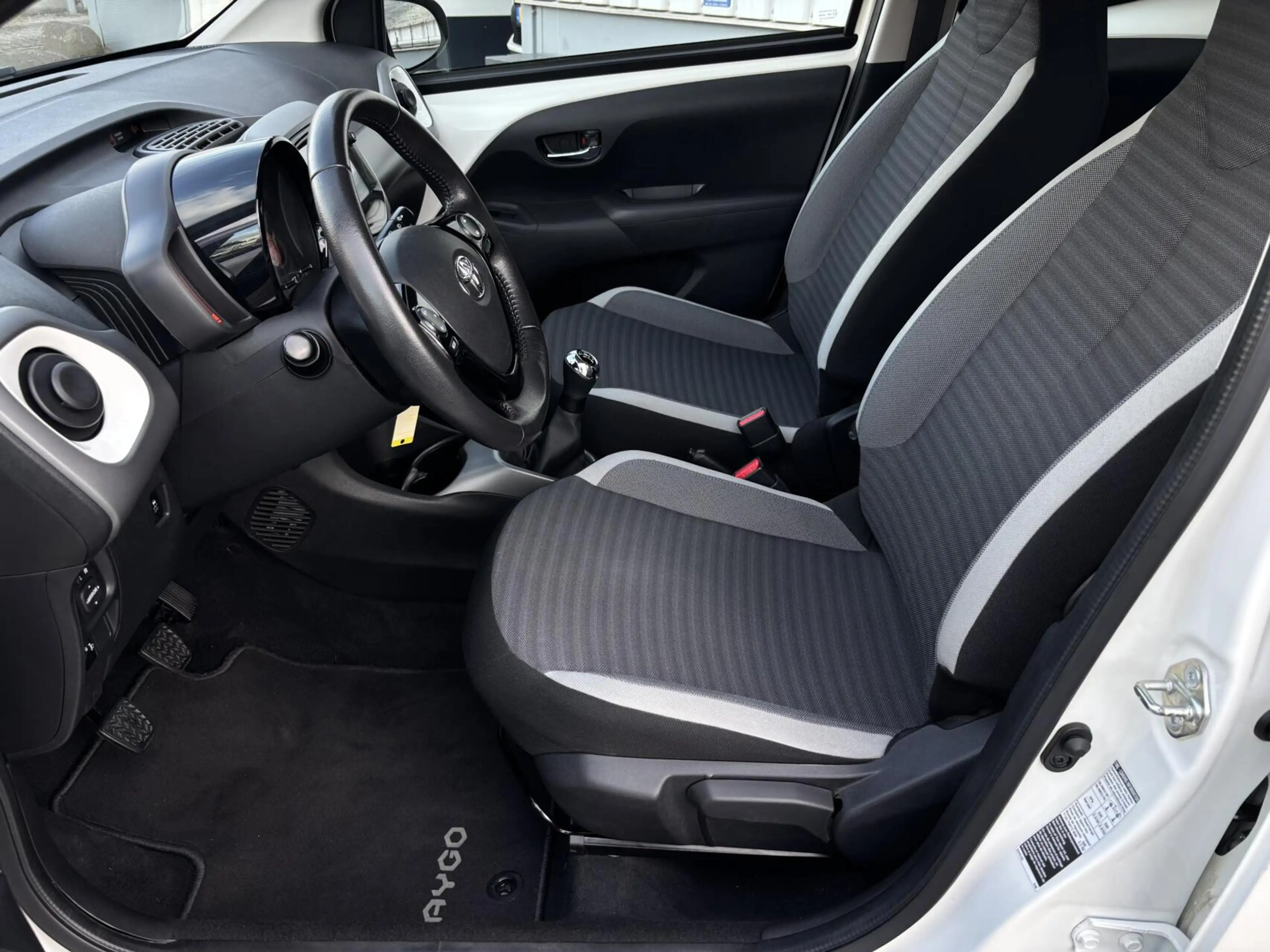 Toyota Aygo 1.0 VVT-i x-cite | Camera | Carplay | 15 inch velg — photo 6
