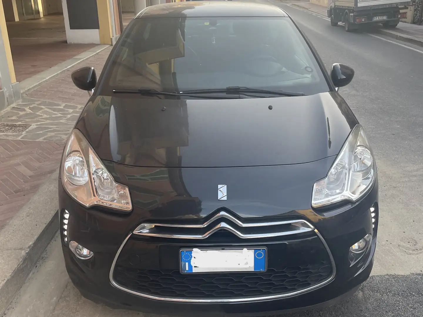 Citroen DS3 DS3 1.6 hdi Sport Chic 112cv Fekete - 2
