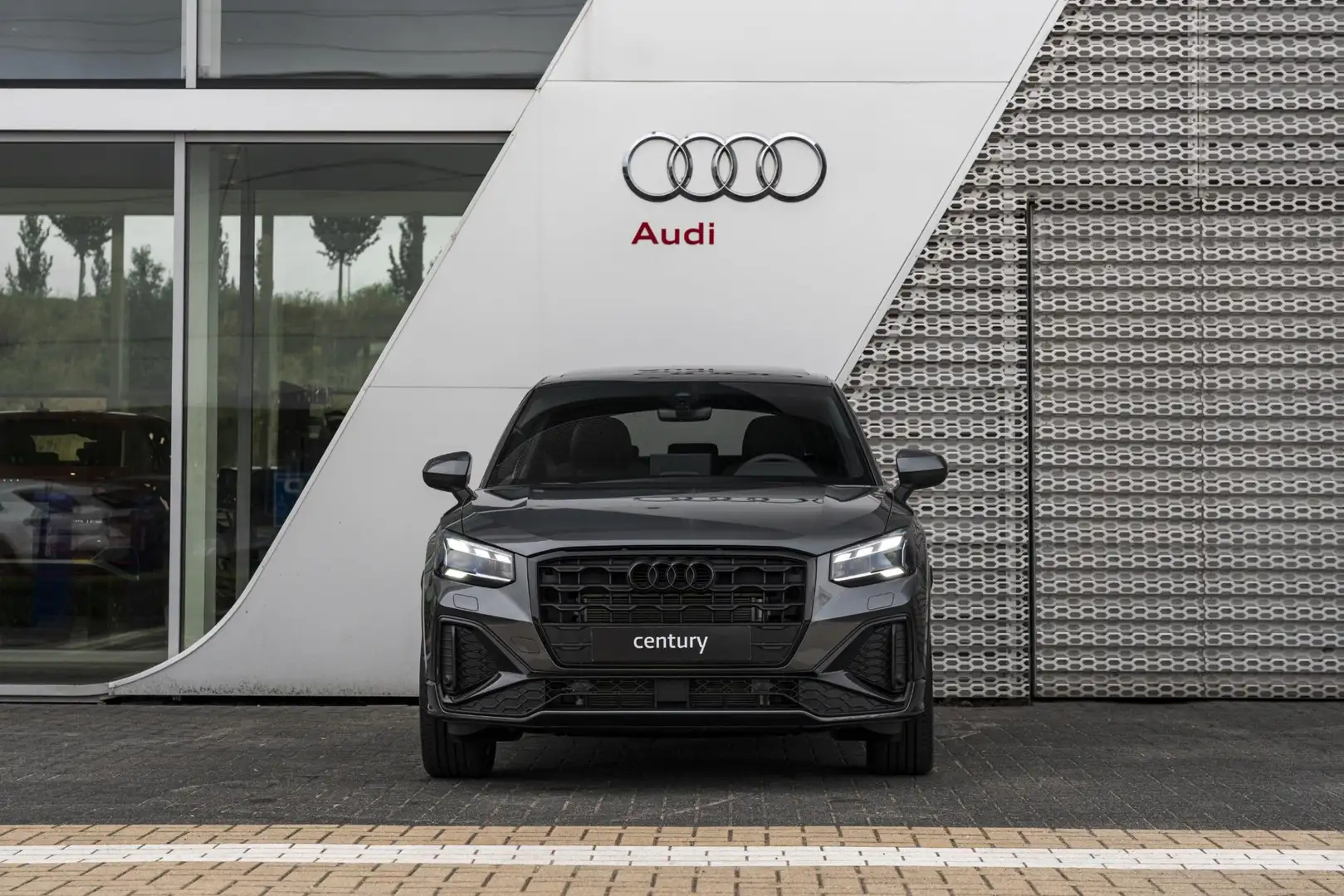 Audi Q2 S edition 35 TFSI 110 kW / 150 PK Hatchback 7 vers Grijs - 2