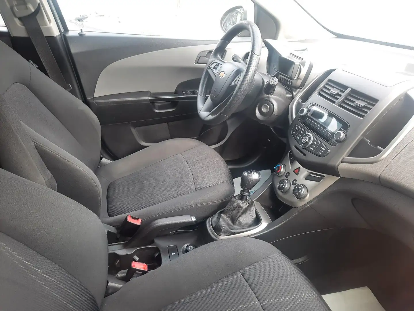 Chevrolet Aveo Schrägheck LT + / 2.Hand / Klima / TÜV neu Silber - 2