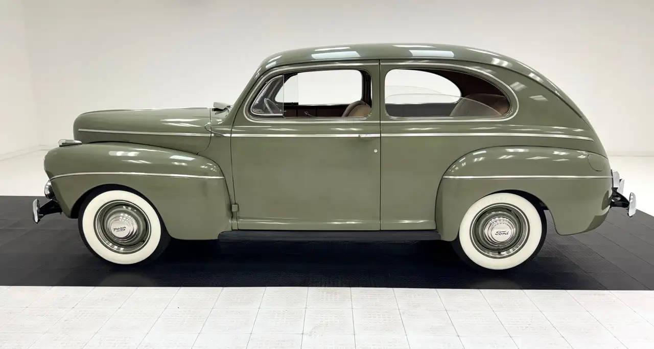 Ford Super Tudor Sedan, foto 2