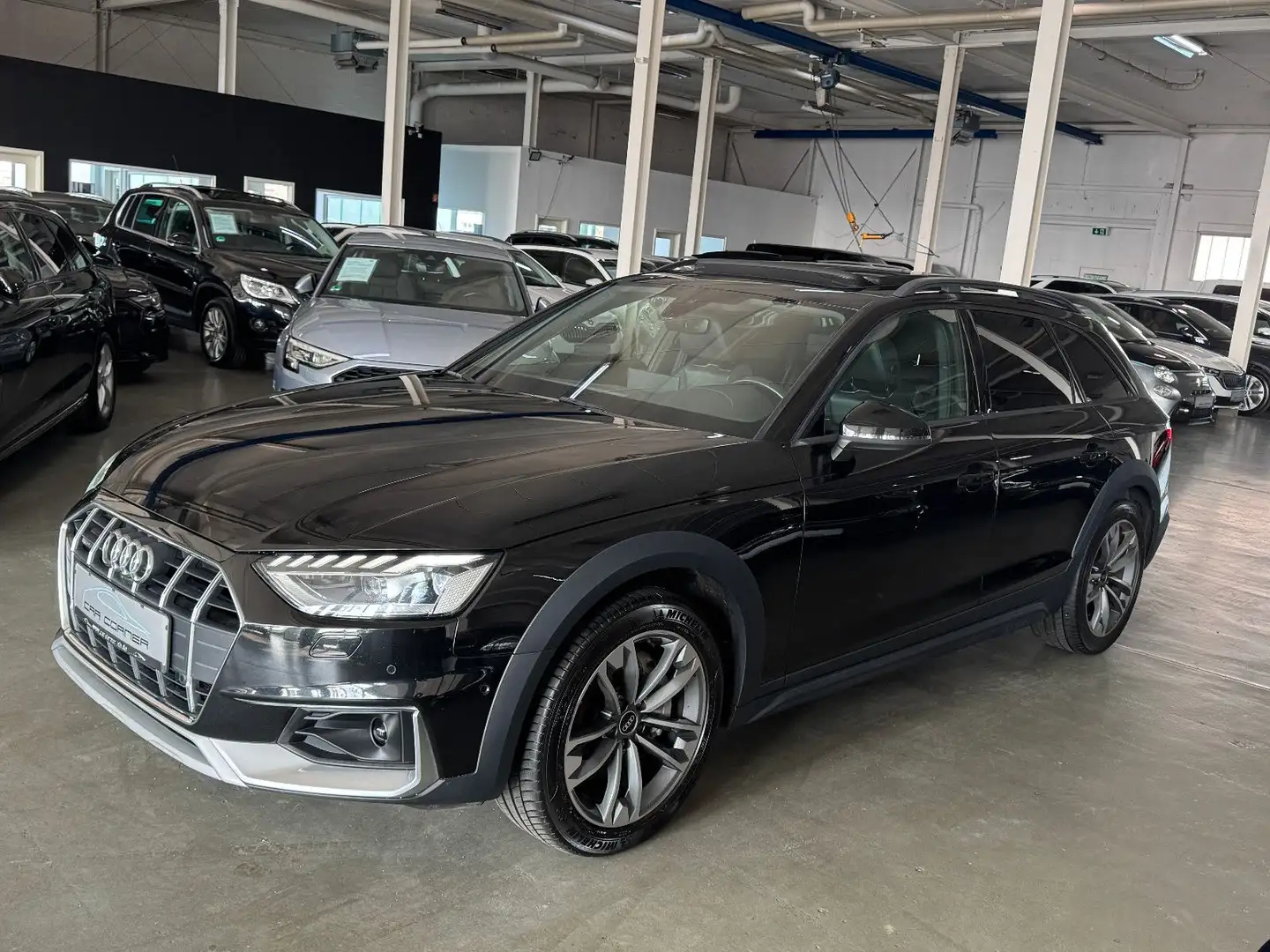 Audi A4 allroad 40 TDI PANO STHD AHK 360 VIRTUAL VOLL Schwarz - 1
