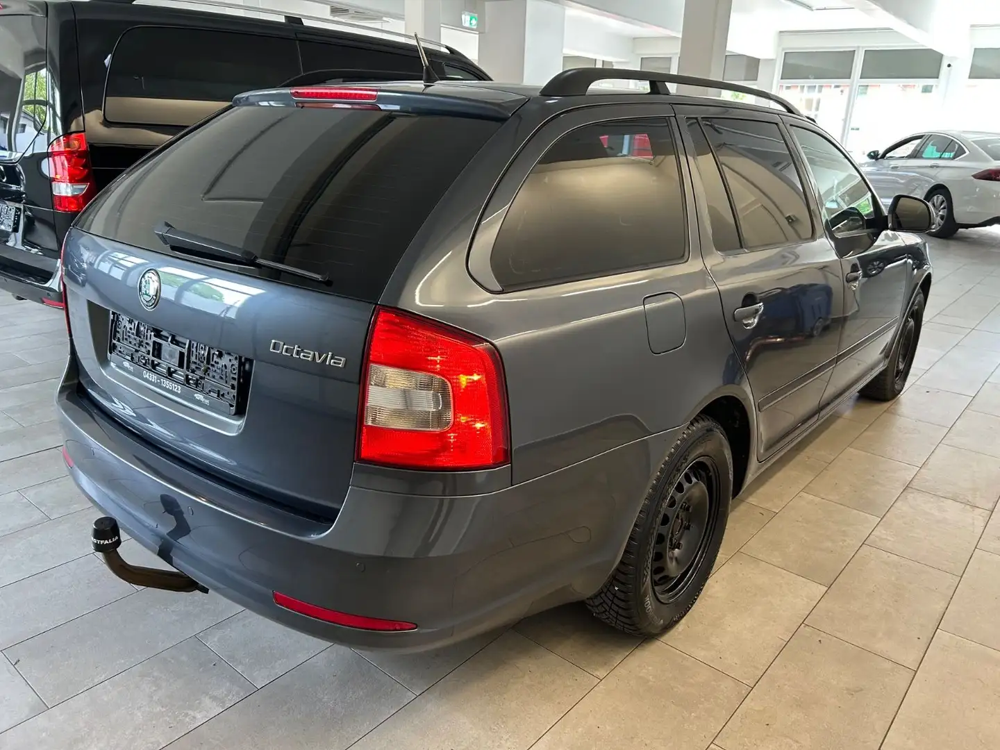 Skoda Octavia Combi 1.6 TDI Ambiente Gris - 2