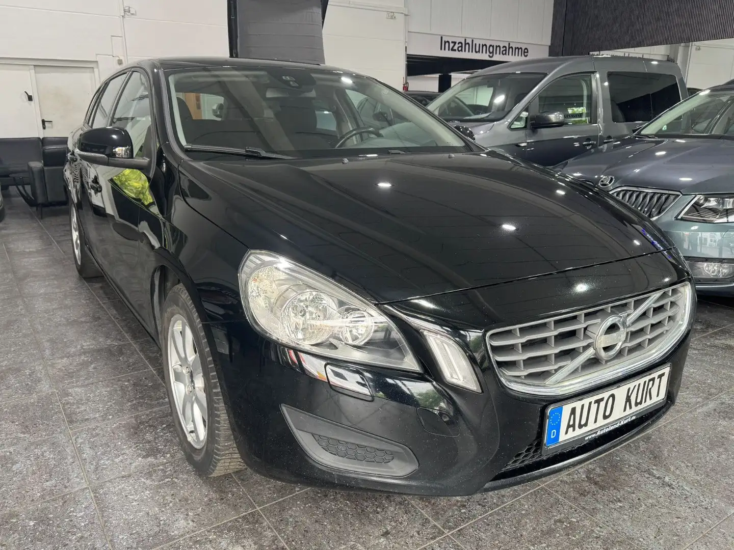 Volvo V60 2,0D Kombi Kinetic*Tüv07-2025 Noir - 1