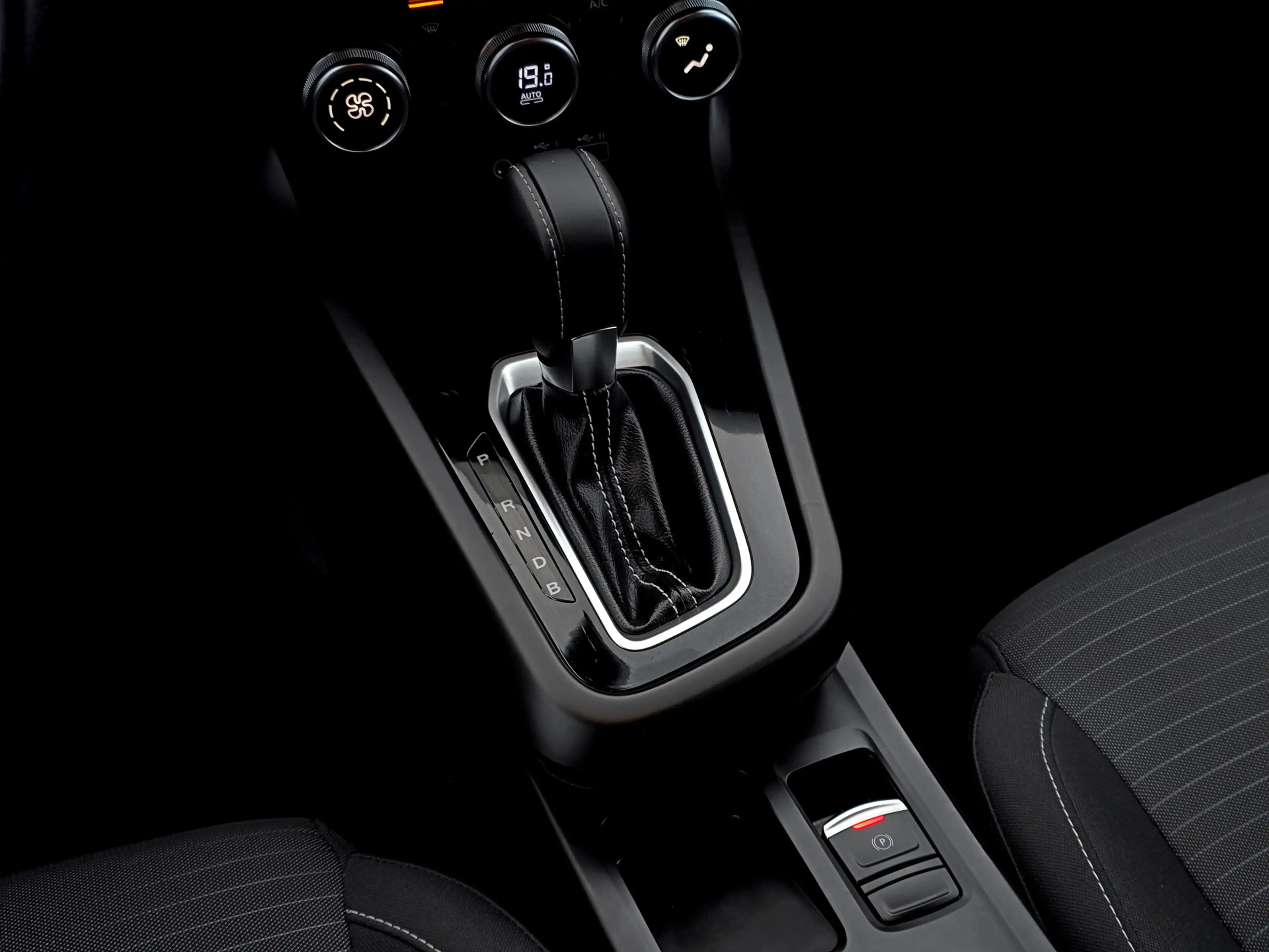 Renault Arkana 1.6 E-Tech full hybrid 145 evolution - 145 Pk - Eu — photo 15