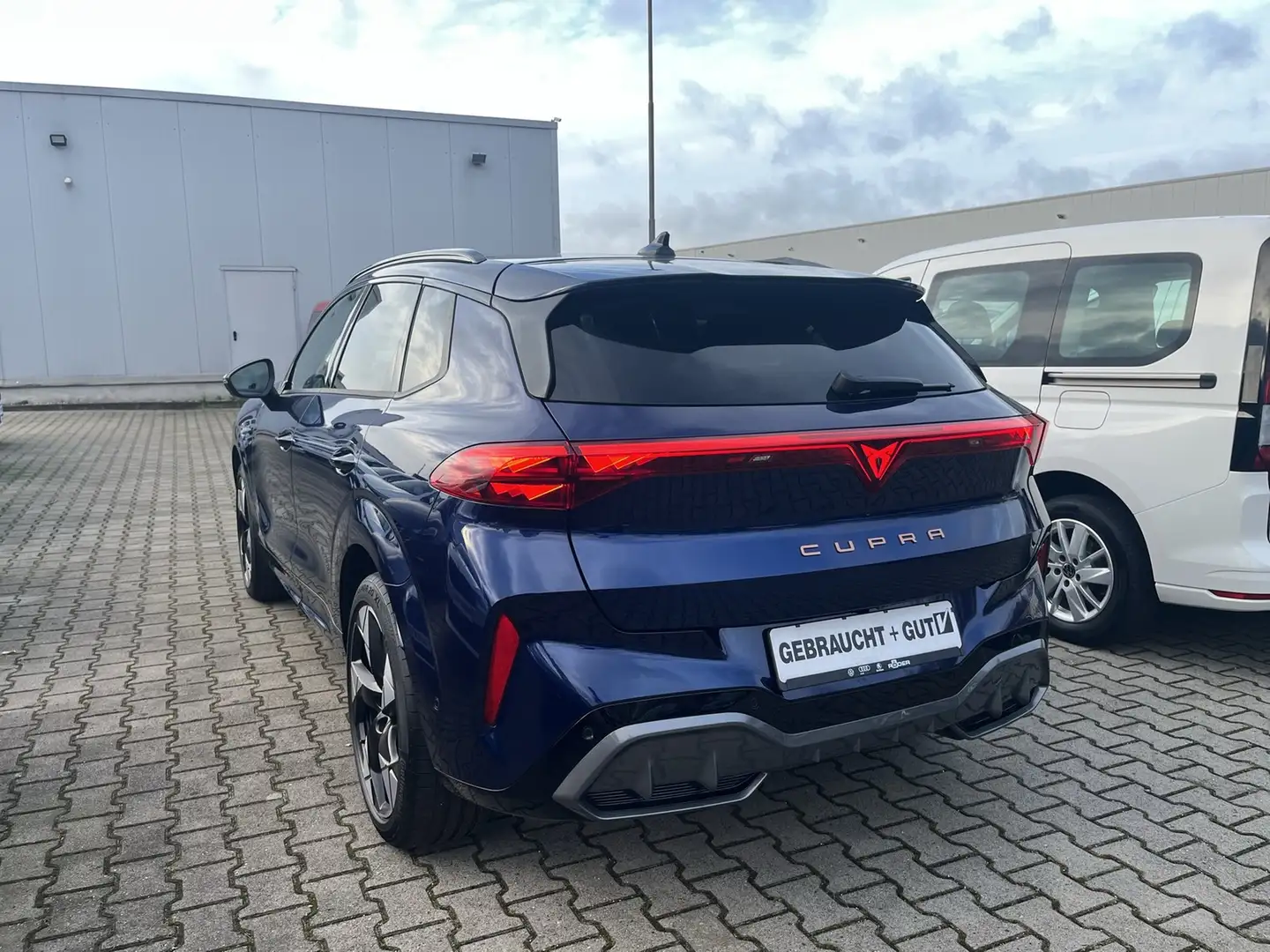 CUPRA Terramar VZ 2.0 TSI 4D. Navi Pano 360° AHK LM20 Blau - 2