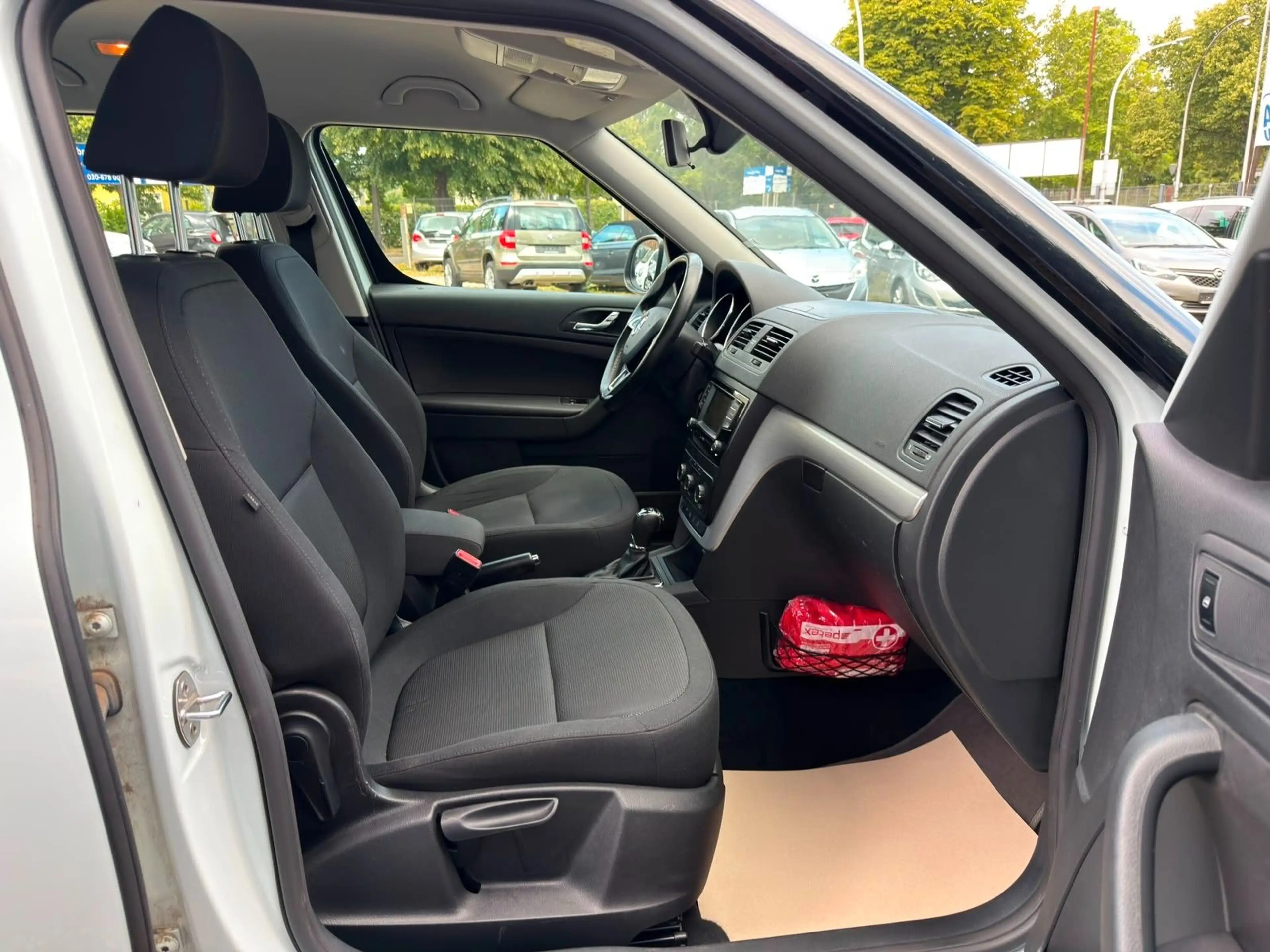 Skoda Yeti 2.0 TDI DSG Ambition Outdoor 4x4*1.Hand — photo 15