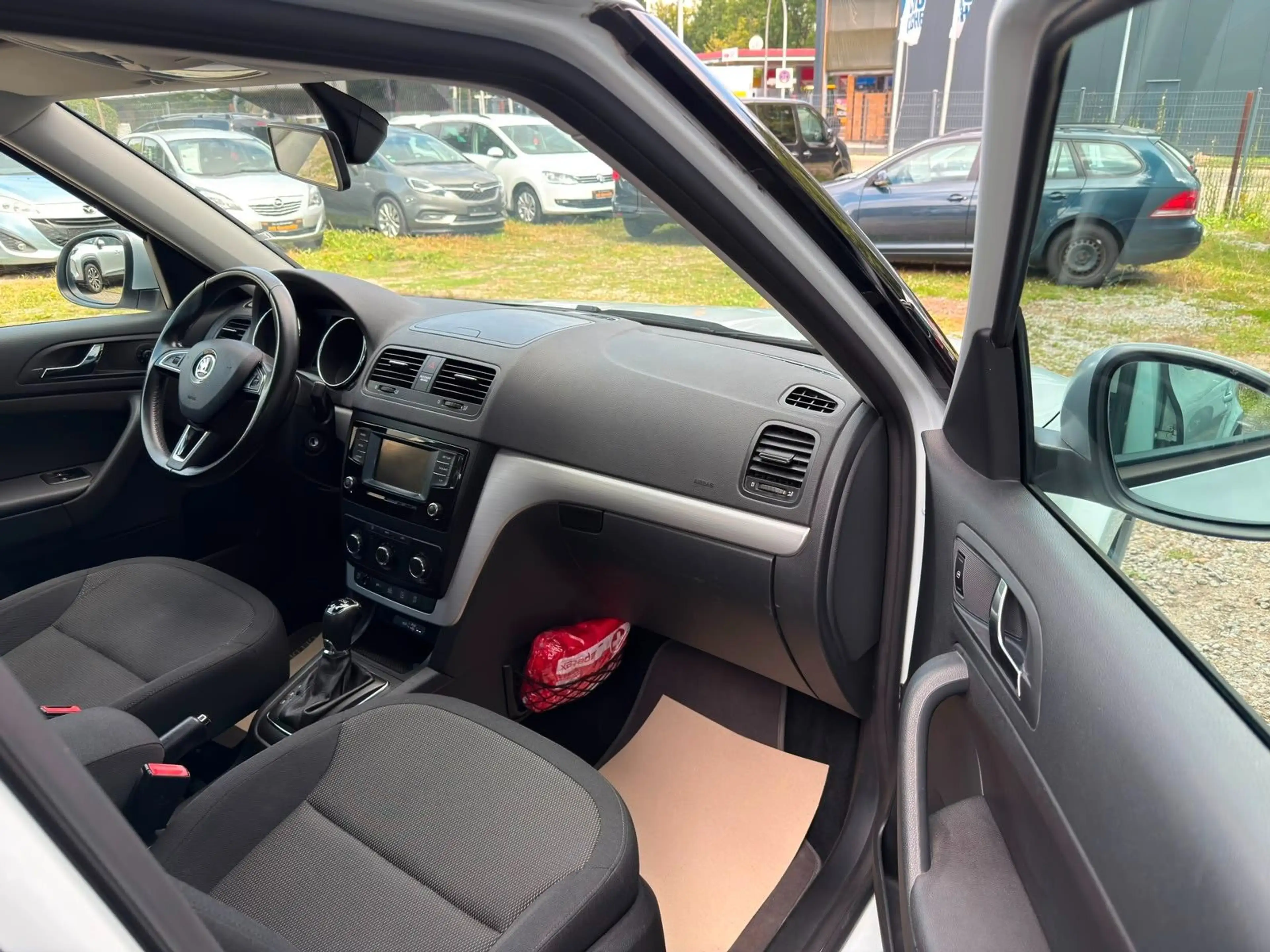Skoda Yeti 2.0 TDI DSG Ambition Outdoor 4x4*1.Hand — photo 14
