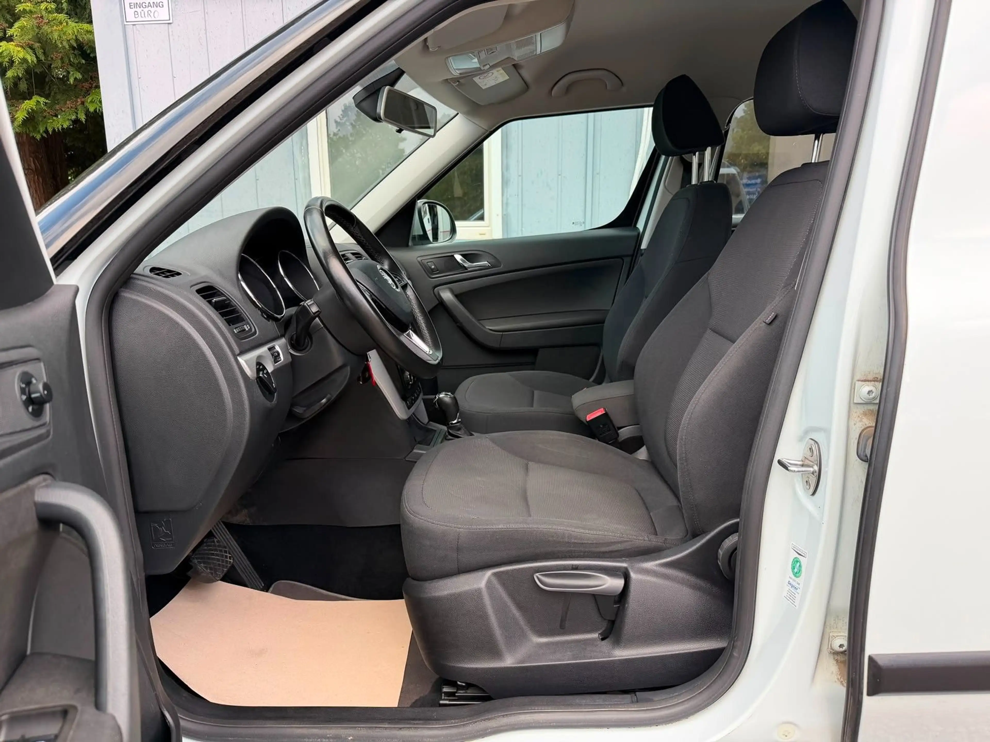 Skoda Yeti 2.0 TDI DSG Ambition Outdoor 4x4*1.Hand — photo 11