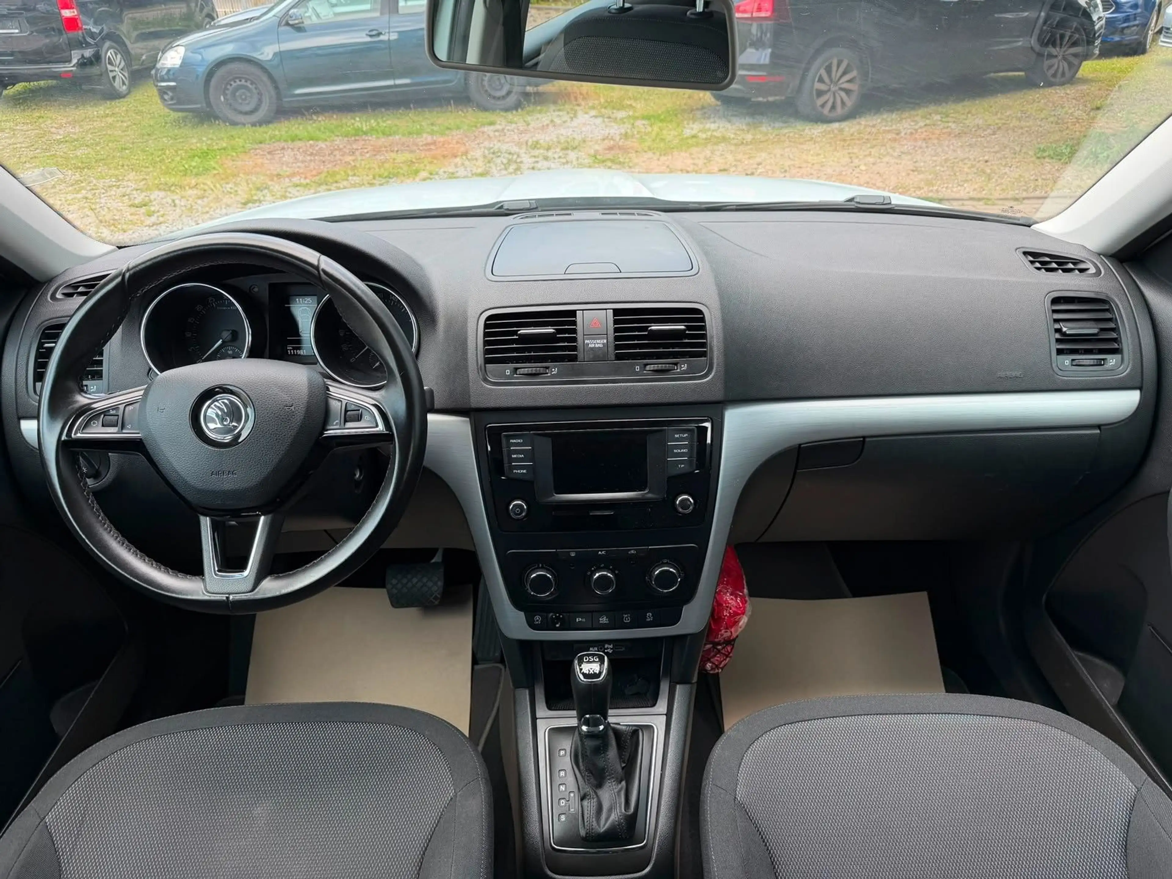 Skoda Yeti 2.0 TDI DSG Ambition Outdoor 4x4*1.Hand — photo 3