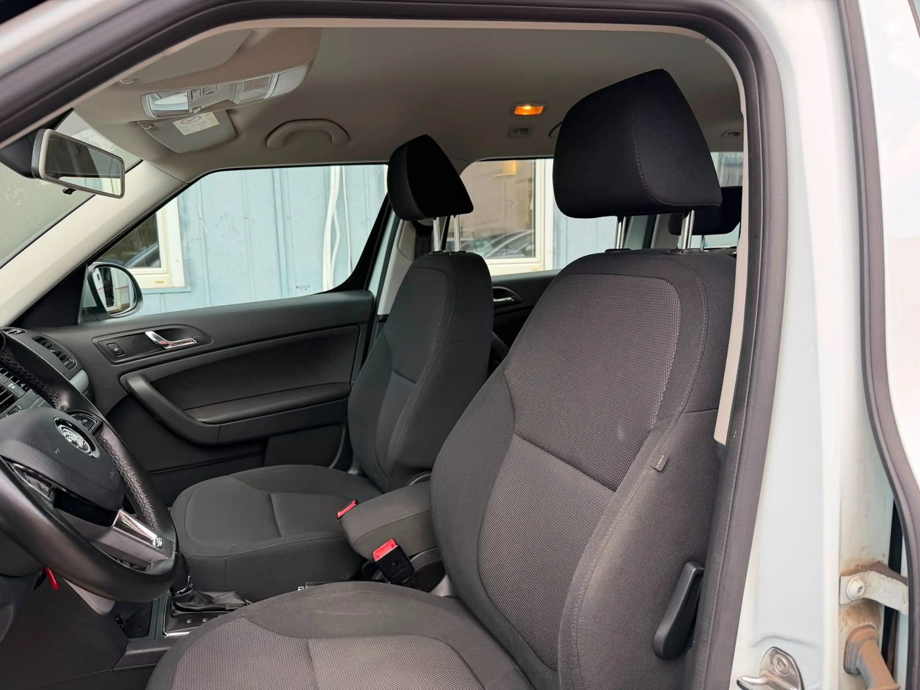 Skoda Yeti 2.0 TDI DSG Ambition Outdoor 4x4*1.Hand — photo 12