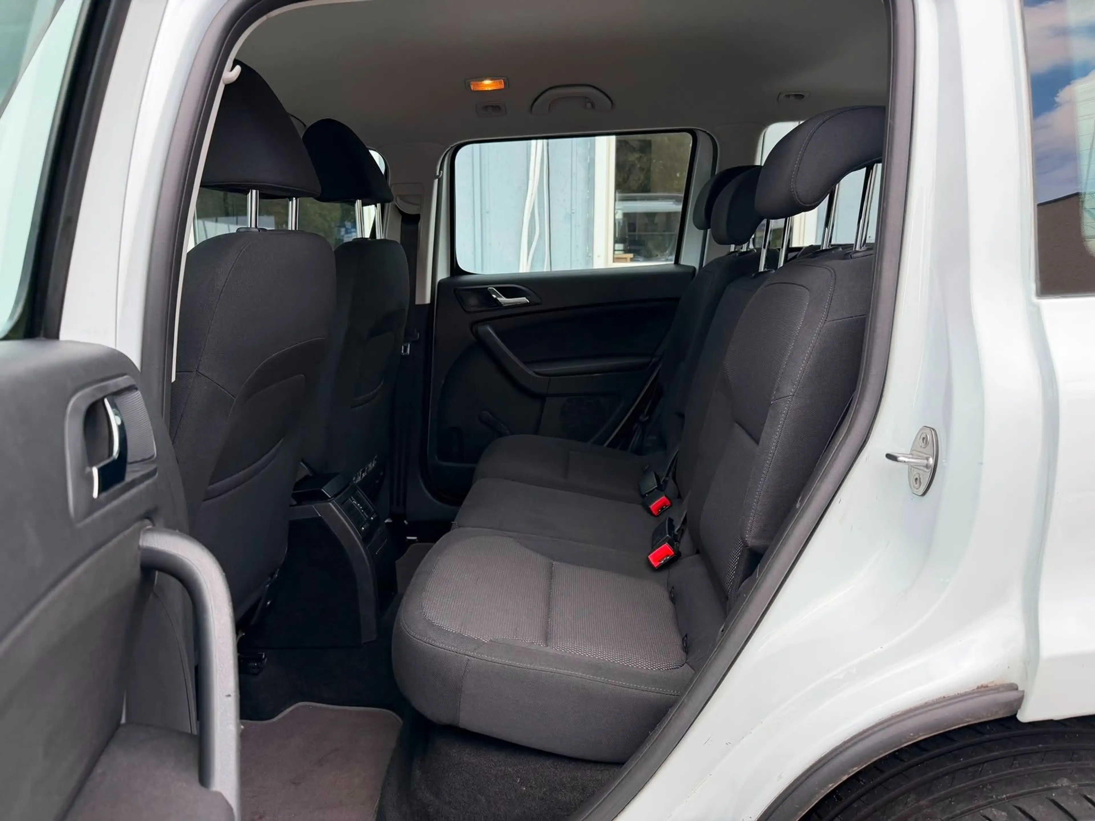 Skoda Yeti 2.0 TDI DSG Ambition Outdoor 4x4*1.Hand — photo 13