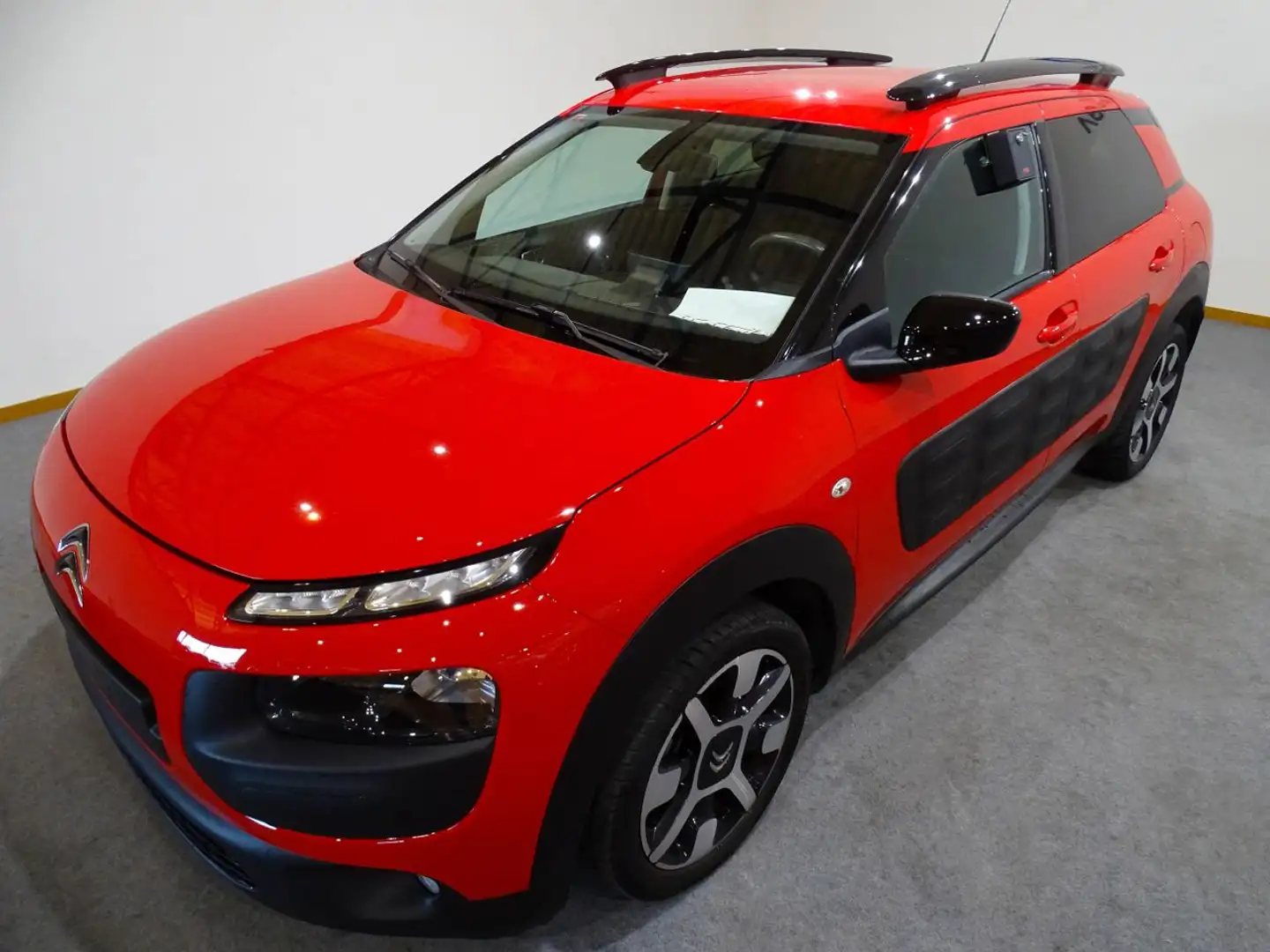 Citroen C4 Cactus 1.2 PureTech Feel Edition 82 Roşu - 2